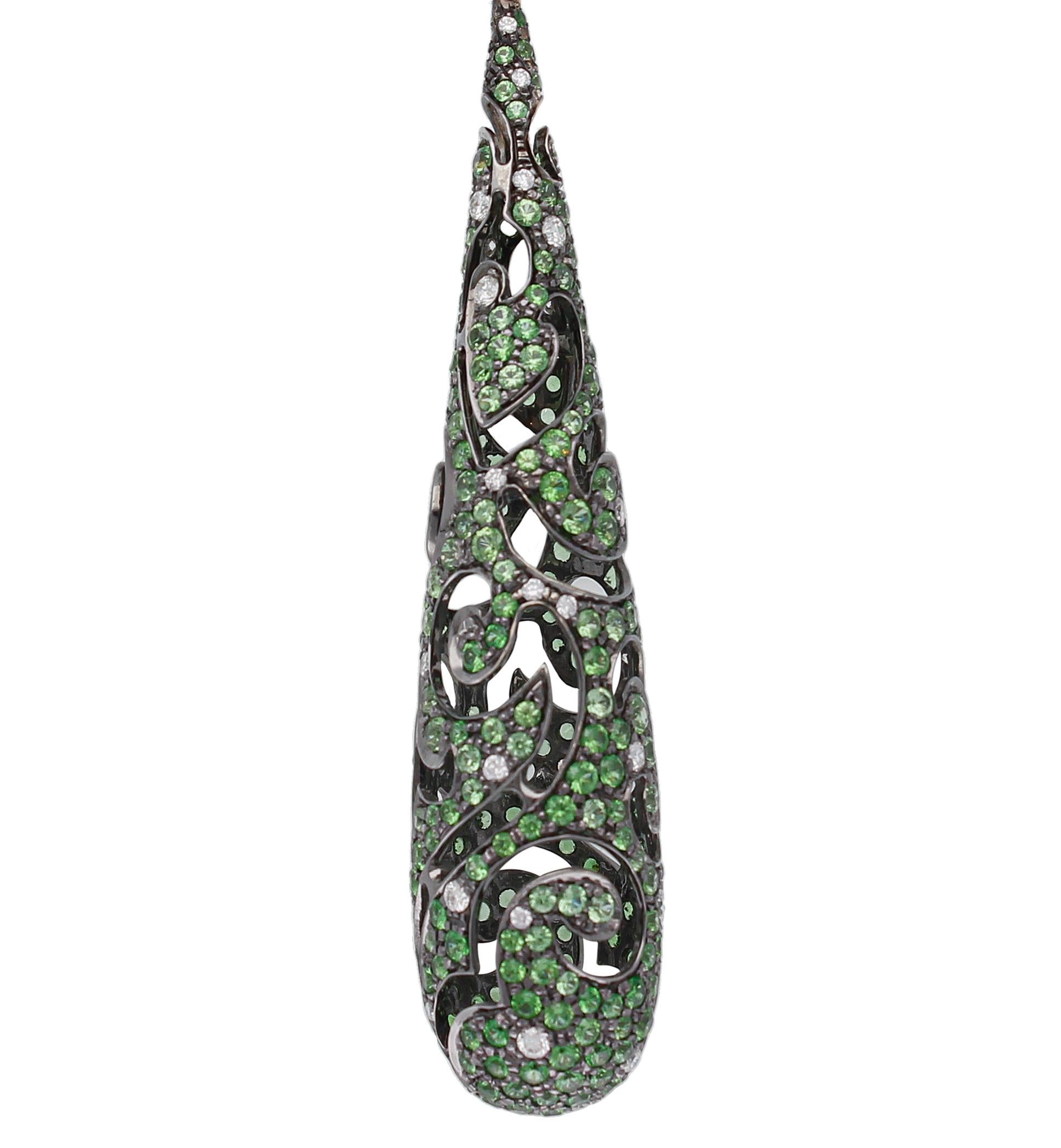 Openwork Drop Earrings with Diamonds and Emeralds 18 Kt Burnished White Gold In New Condition For Sale In Rome, IT