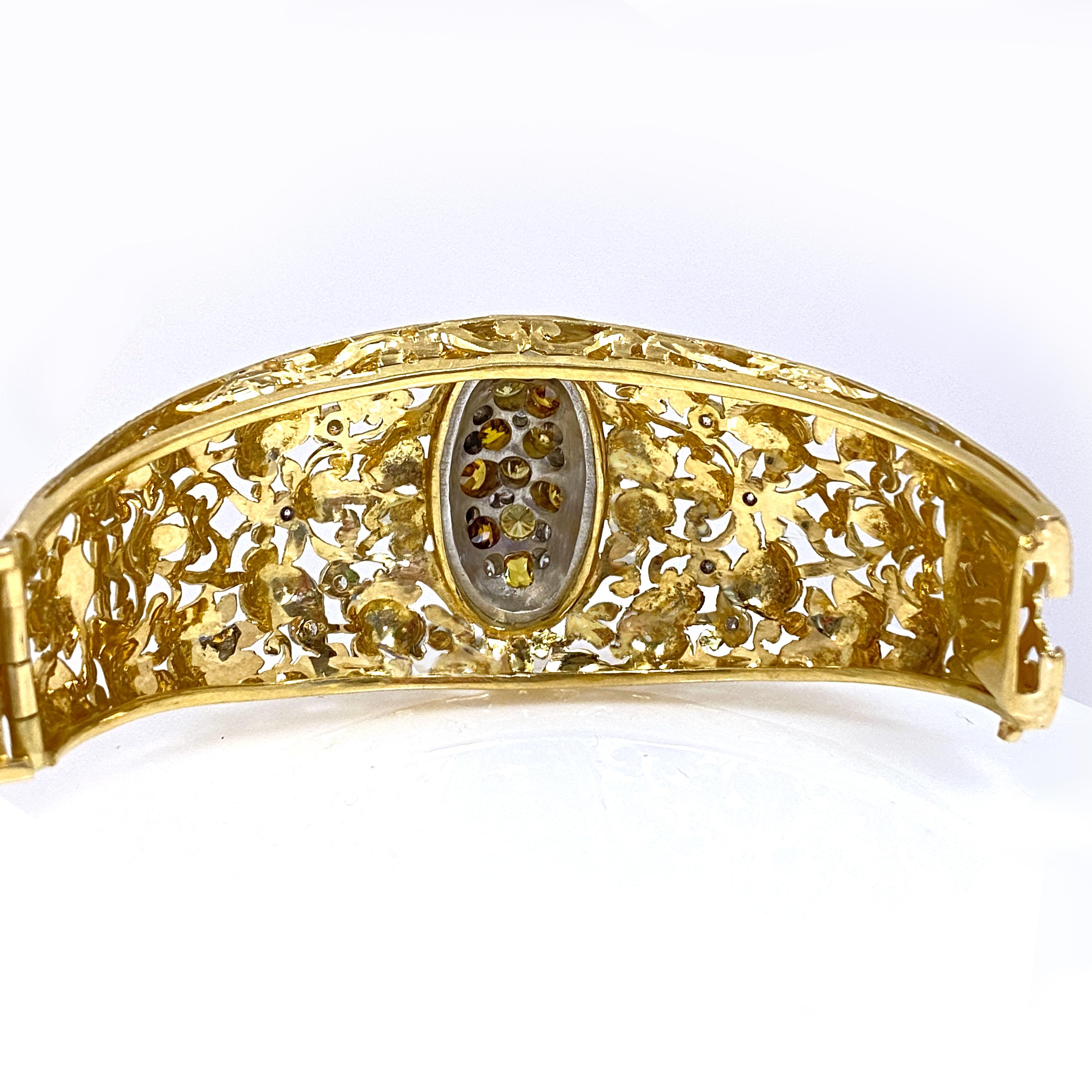 Manchette feuillagée ajourée en or jaune et blanc avec 1,50 carat de diamants en vente 6