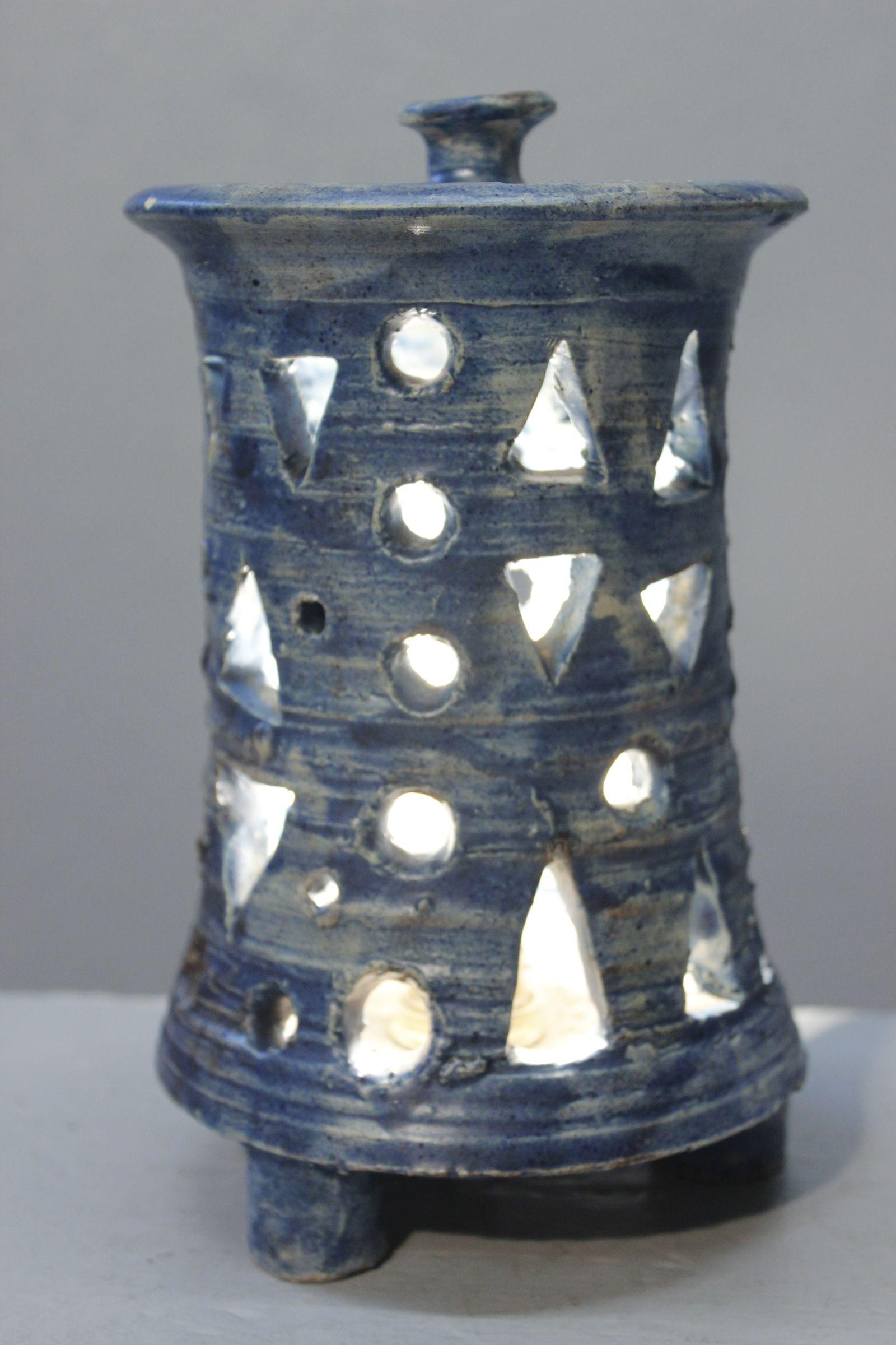 Francese Lampada in ceramica vintage traforata, Francia, anni '50 in vendita