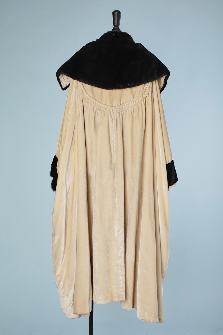 Opera coat in ivory silk velvet with black furs  Circa 1920's Stern Brother  2