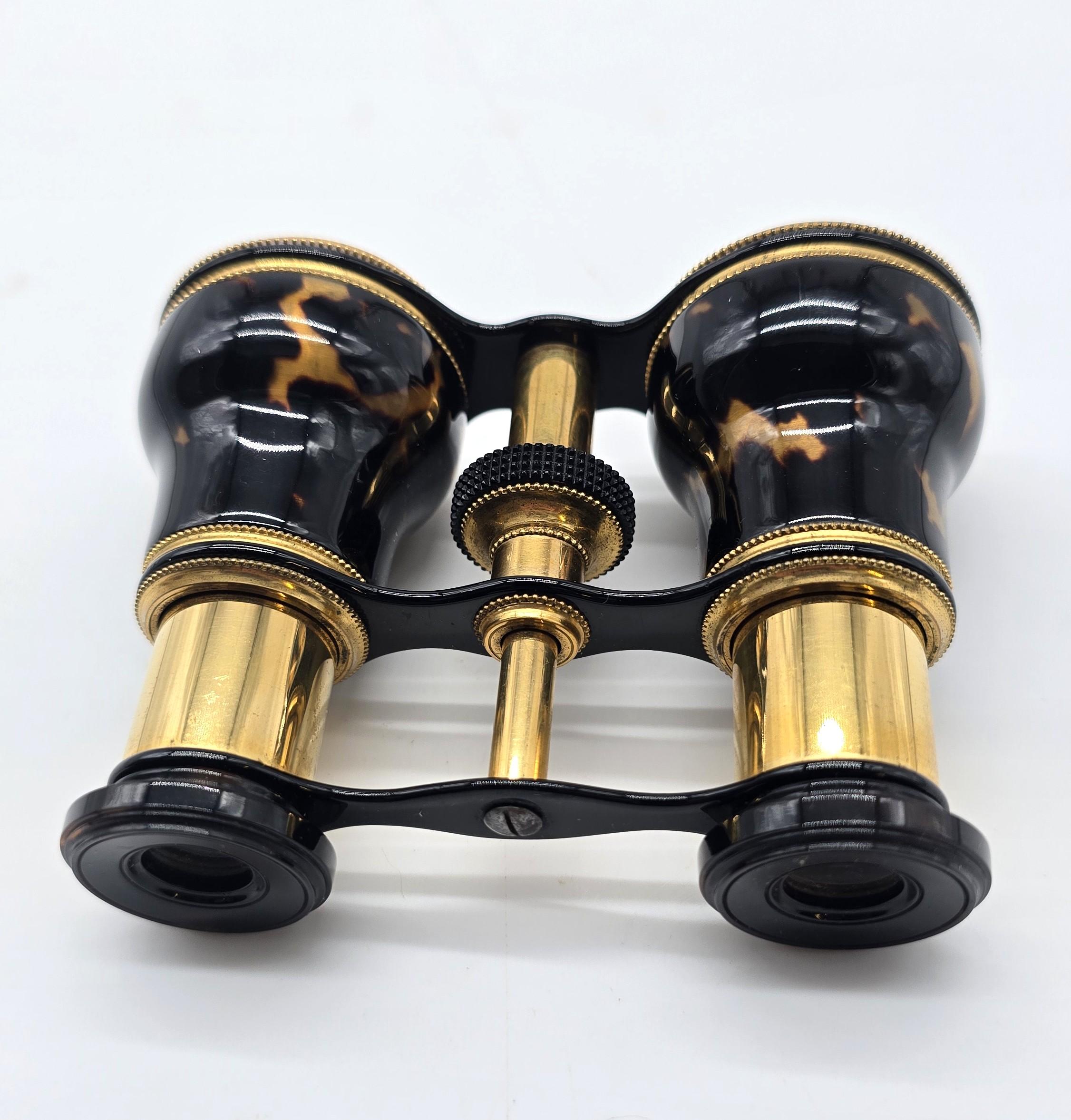 Occhiali da opera con la loro custodia originale in pelle blu, inglese, circa 1900 in vendita 3