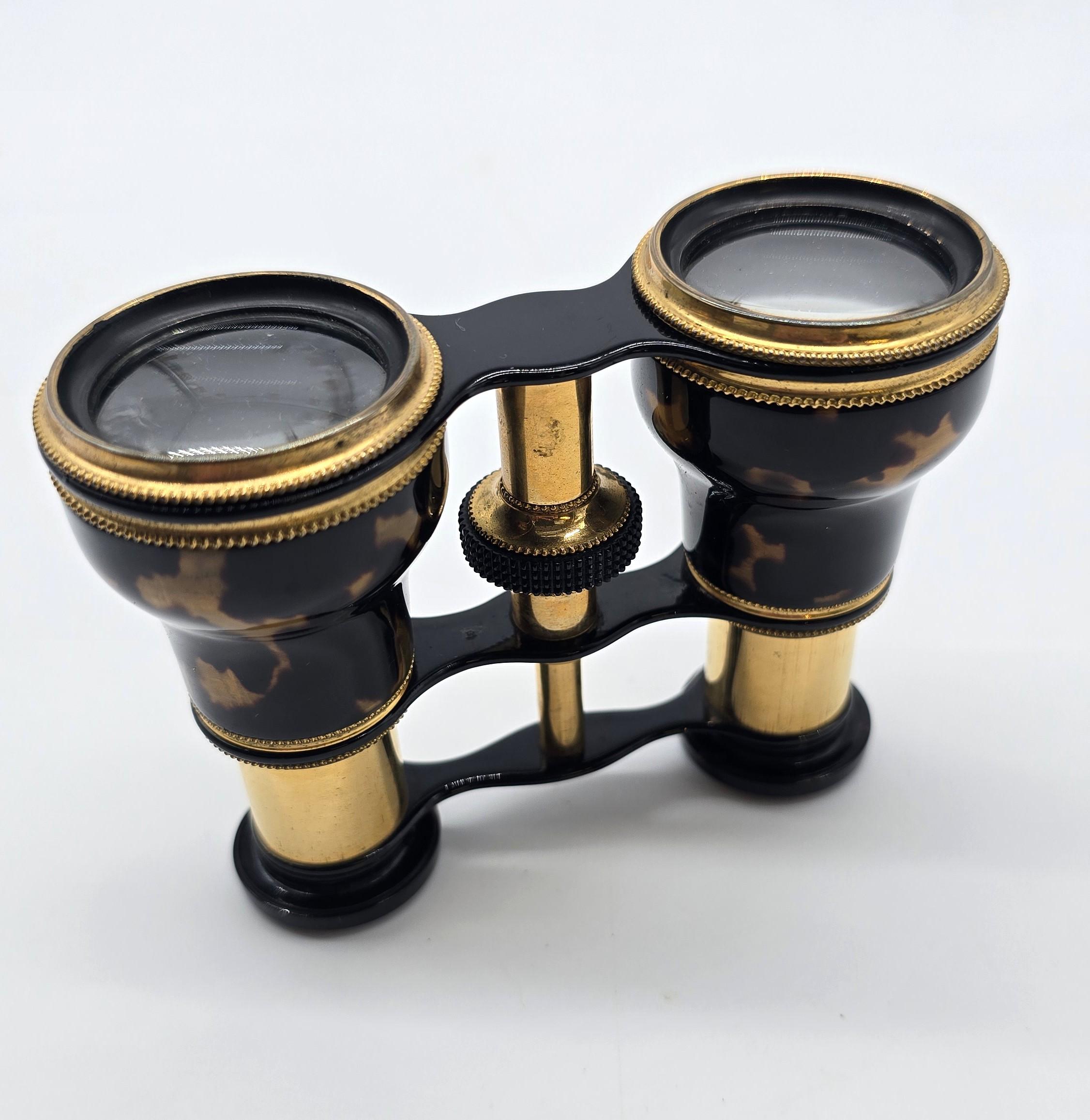 Occhiali da opera con la loro custodia originale in pelle blu, inglese, circa 1900 in vendita 4