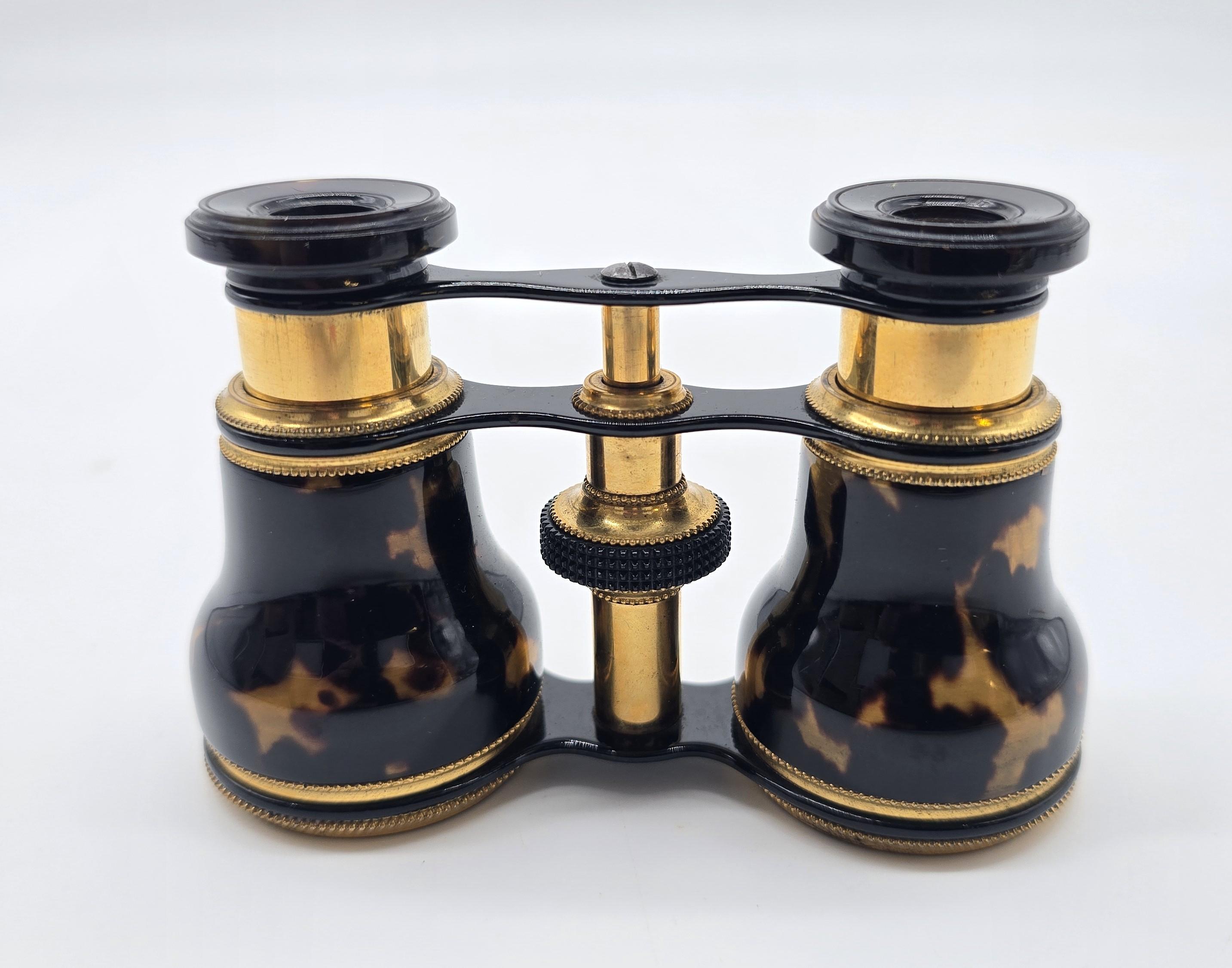 Occhiali da opera con la loro custodia originale in pelle blu, inglese, circa 1900 in vendita 6