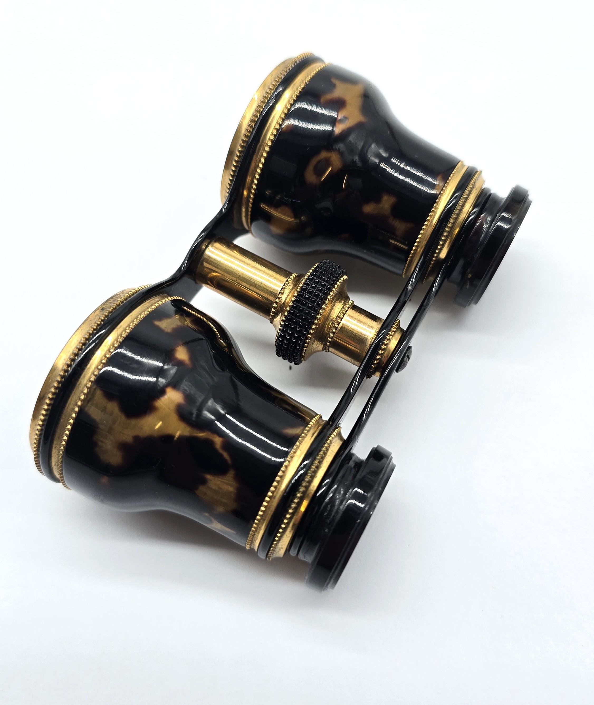 Britannico Occhiali da opera con la loro custodia originale in pelle blu, inglese, circa 1900 in vendita