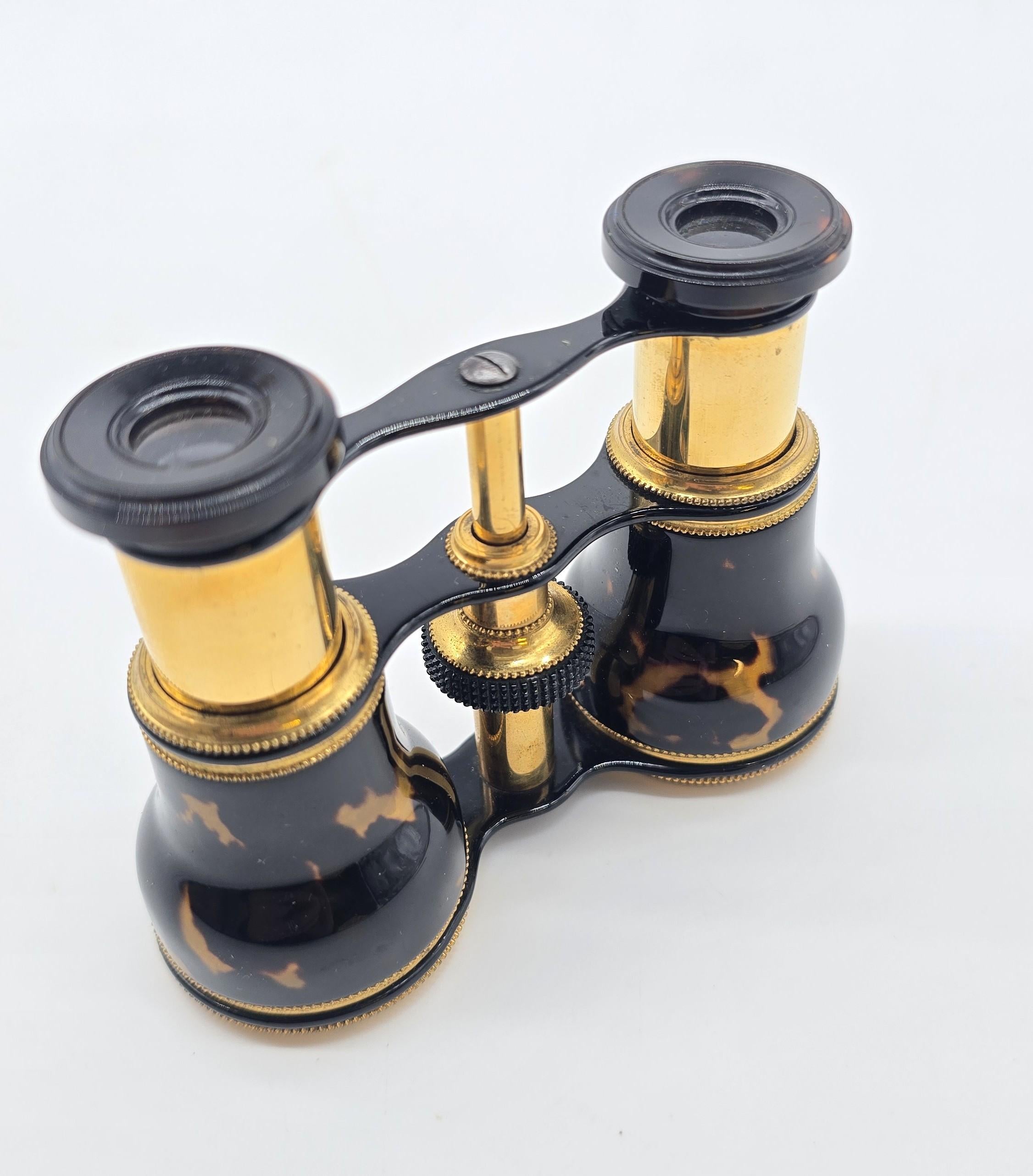 Ottone Occhiali da opera con la loro custodia originale in pelle blu, inglese, circa 1900 in vendita