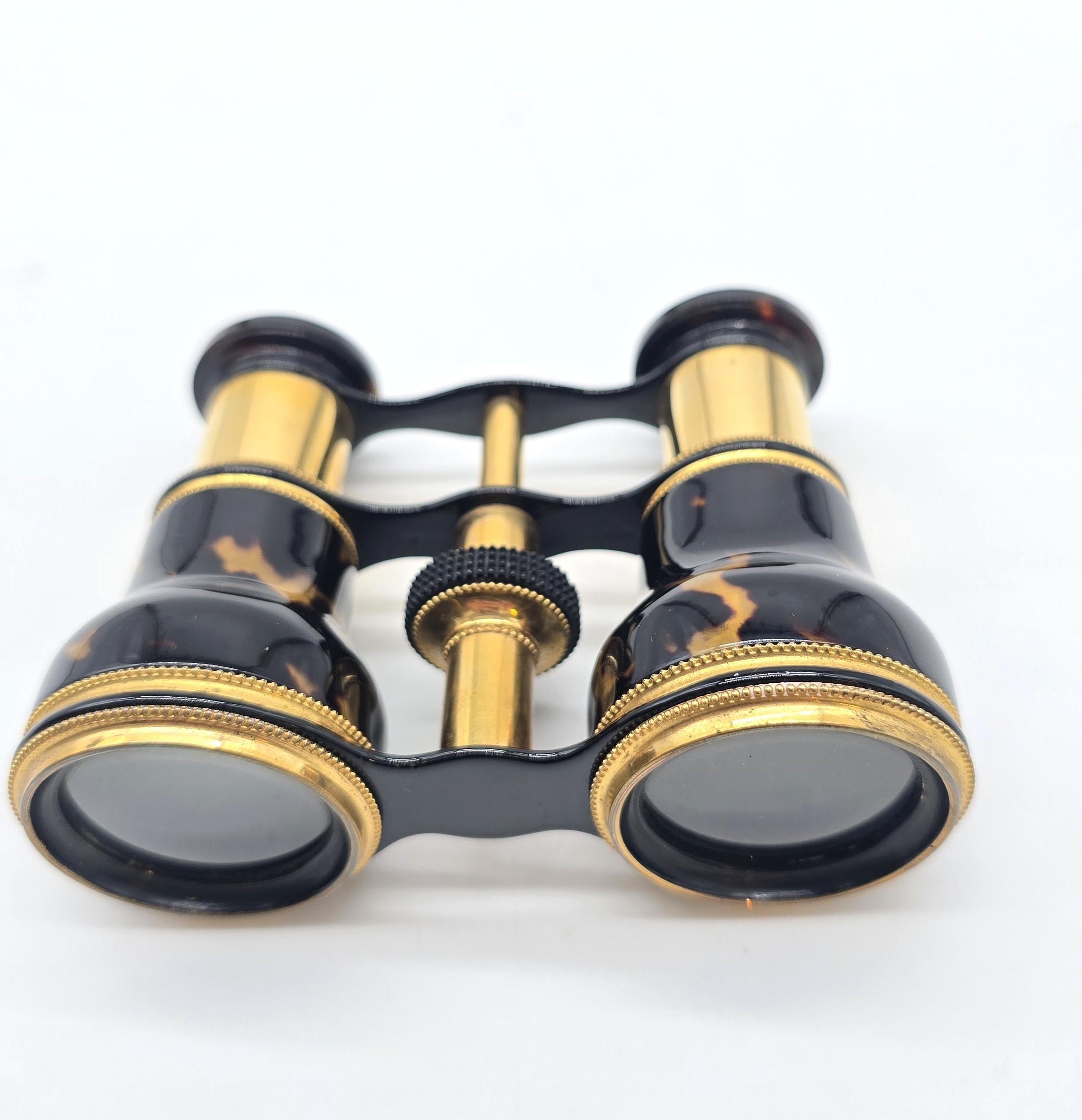 Occhiali da opera con la loro custodia originale in pelle blu, inglese, circa 1900 in vendita 2