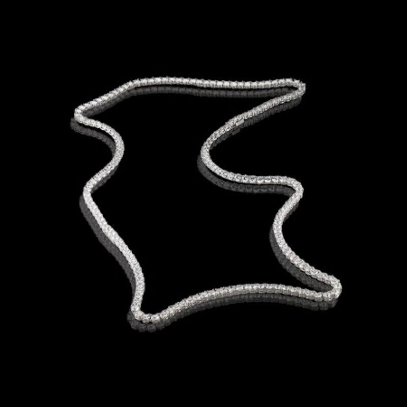 Classica, elegante e di grande effetto, la collana di diamanti con 176 diamanti tondi taglio brillante per un peso di 70,60 carati. La collana può essere indossata come un'unica collana lunga 36 pollici oppure può essere indossata come due collane