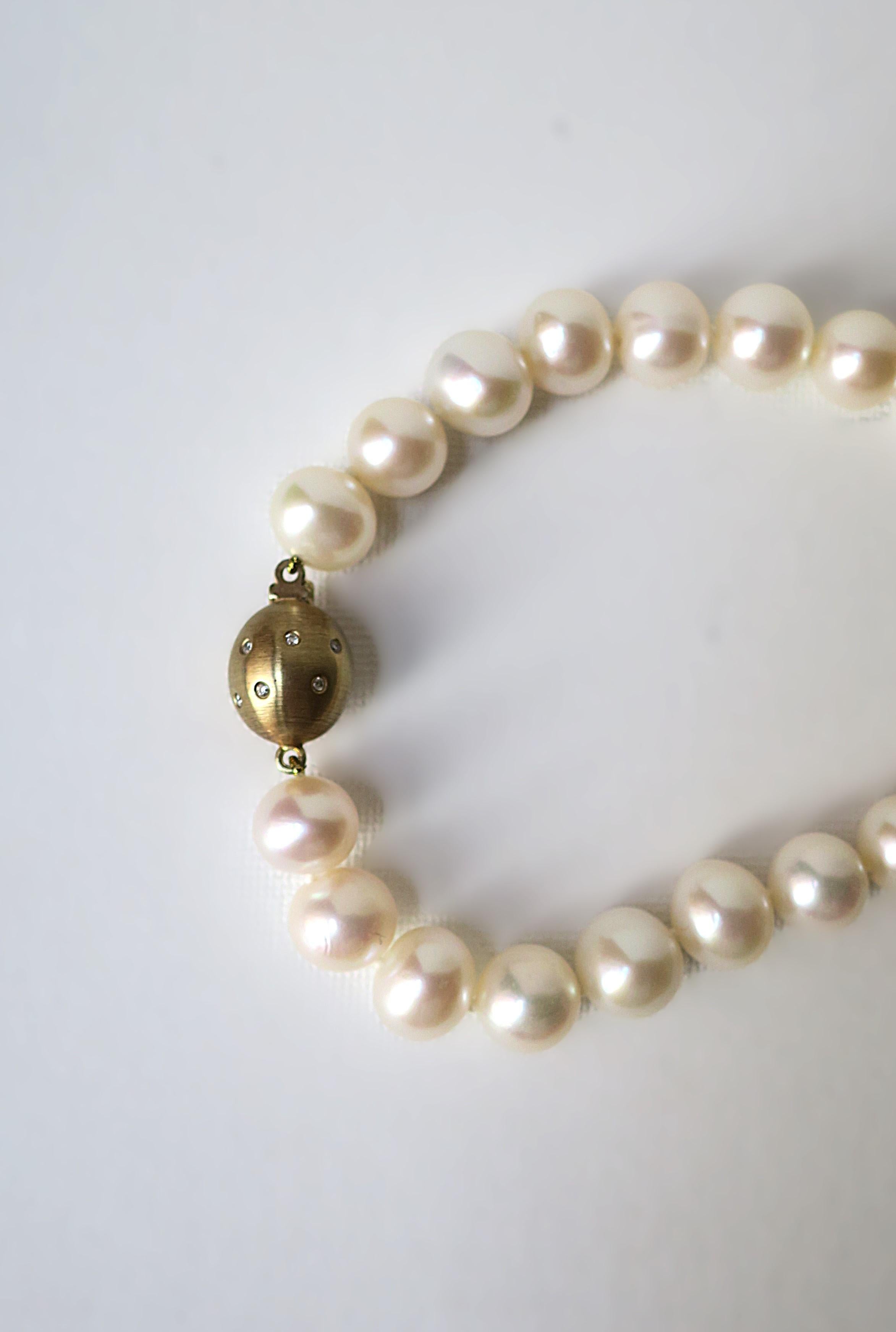 Collana Opera con perle e diamanti in oro 18 carati in vendita 9