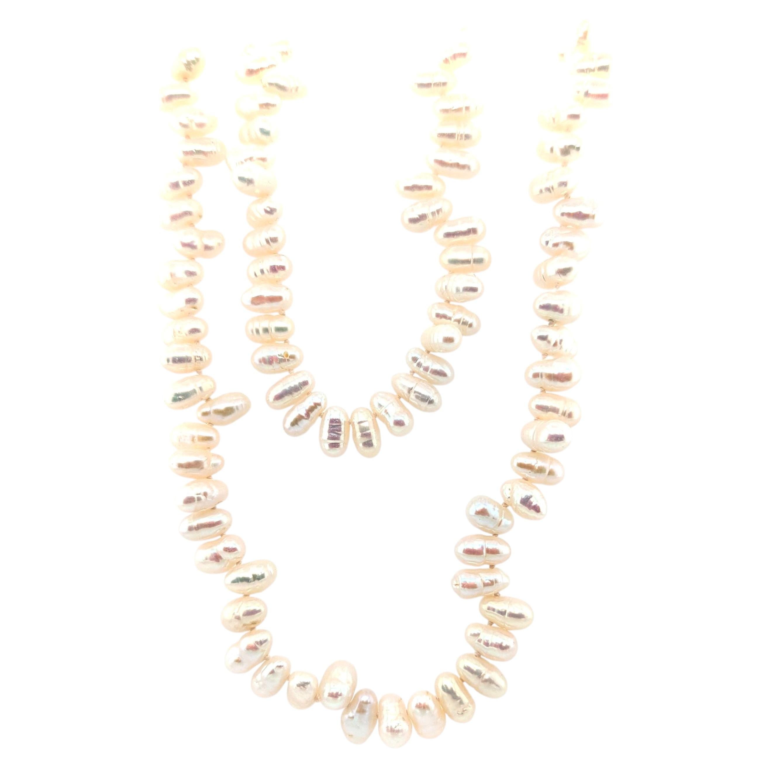 Collier de Perles Opéra 34 Inch Pink/White Strand of Pearls Elongated en vente
