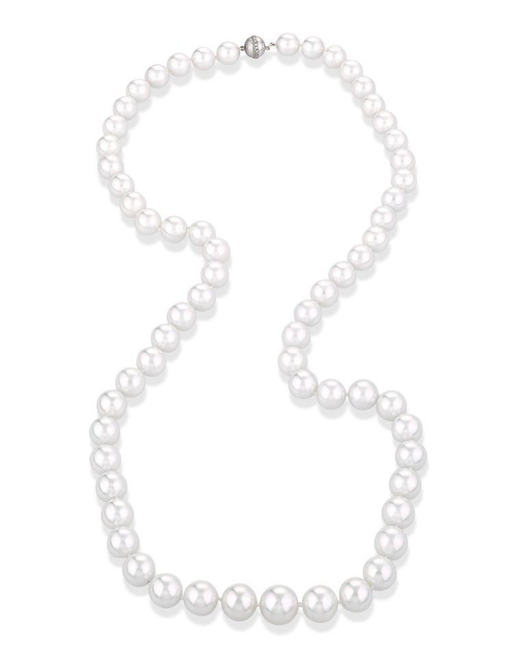 Opera-Length Pearl Necklace For Sale at 1stDibs