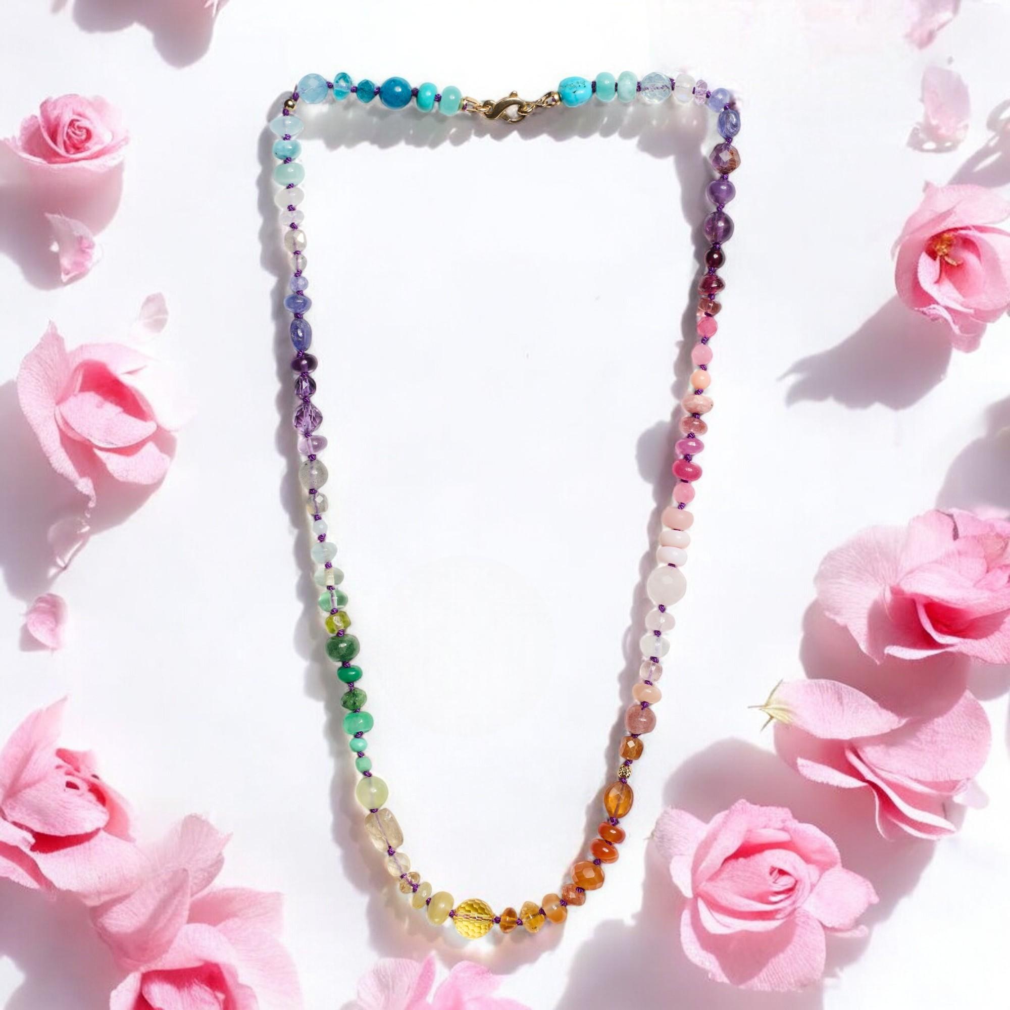 Embrace yourself with sparkling gemstones that capture the colours of the rainbow! The facetted shapes of the stones enhance this necklace’s beauty, with precious stones featuring facetted cuts and different shapes that catch the light in dazzling