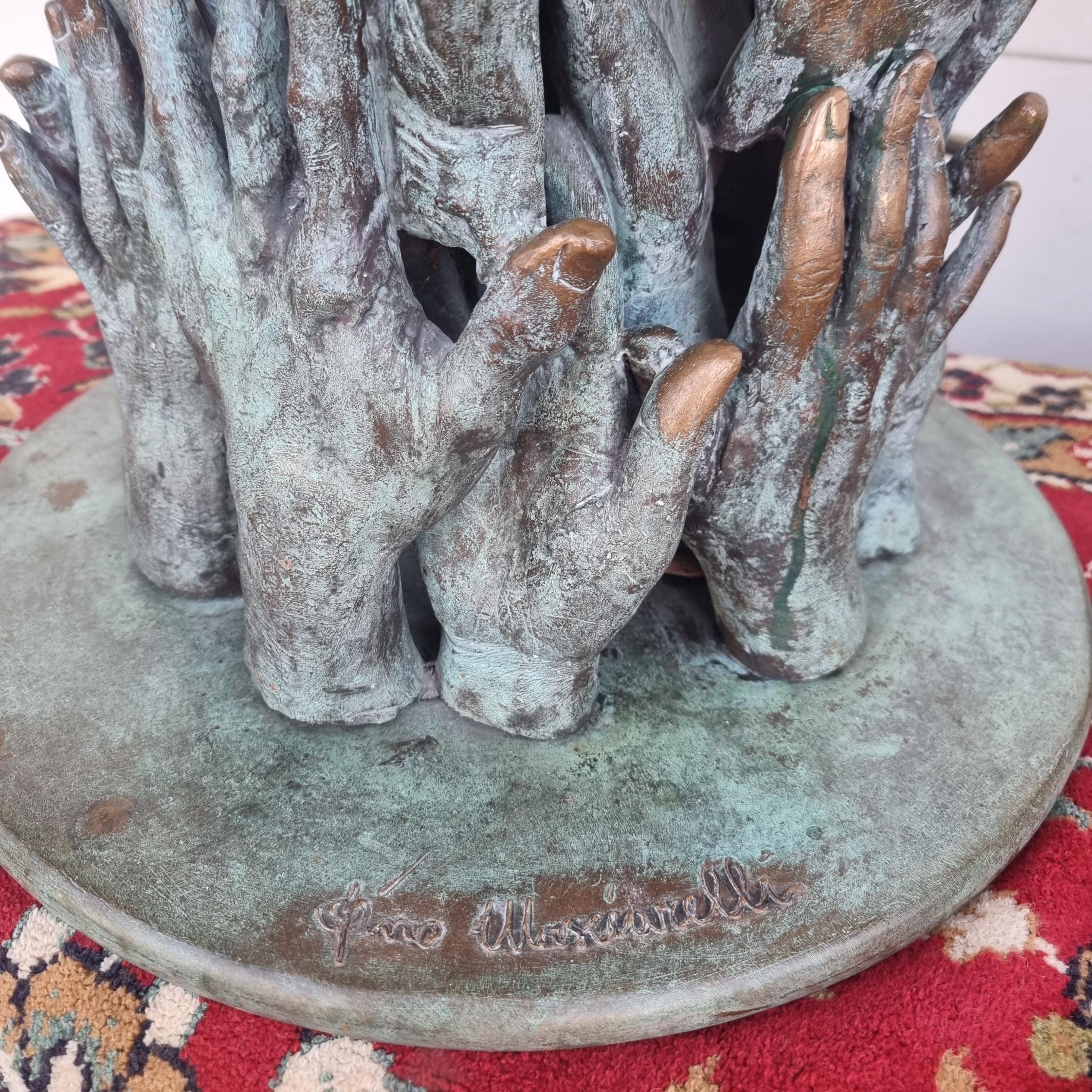 Opera magna in bronzo Mani della Pace di Gino Masciarelli del 900 im Zustand „Hervorragend“ im Angebot in Villa Verucchio, Emilia-Romagna