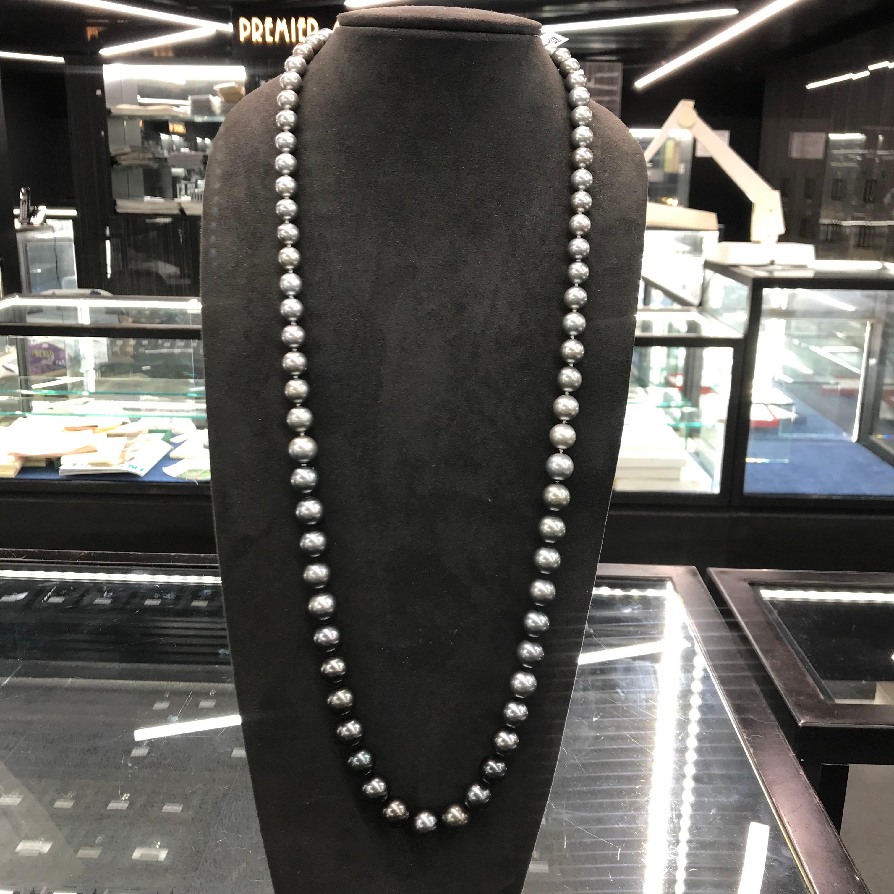 A lovely gorgeous opera ombre necklace featuring 75 Tahitian pearls measuring 9.2-13.5 mm in a white gold diamond ball clasp.

Pearl quality: AAA
Pearl Luster: AAA Excellent
Nacre : Very Thick

Strand can be made to order, shortened or longer. Clasp