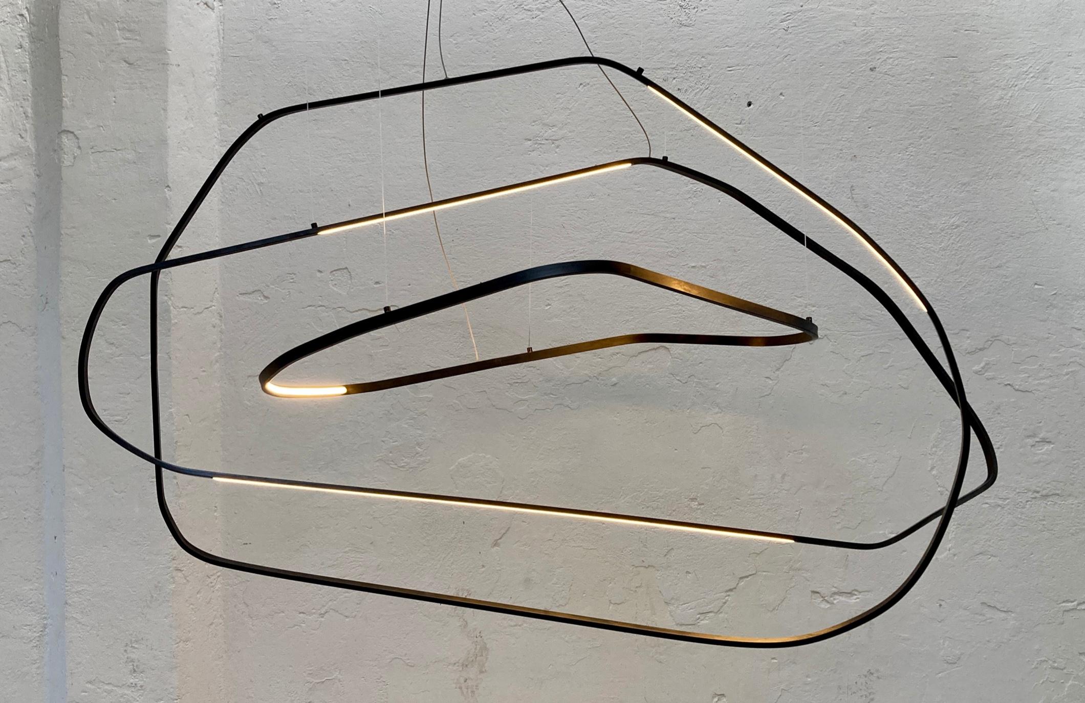 Ophelia-Leuchte aus Messing mit Skulptur, signiert von Morghen Studio im Angebot 9