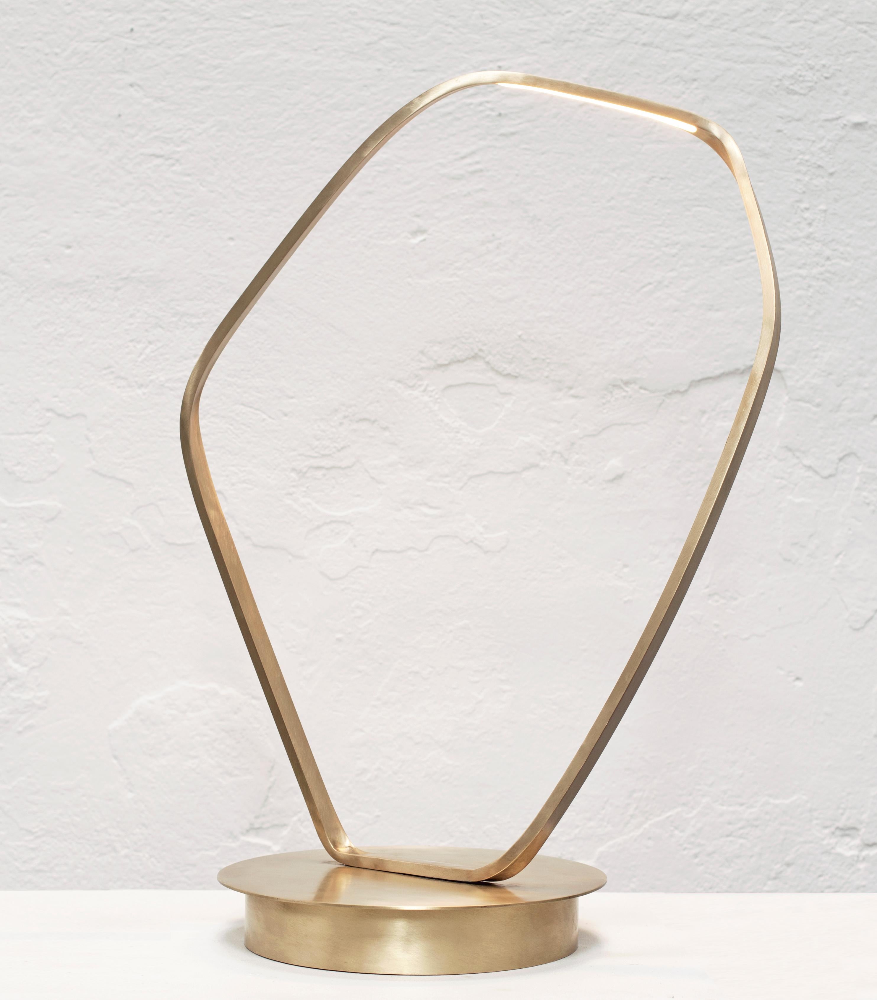 Ophelia-Skulptur-Tischlampe aus Messing von Morghen Studio (Italienisch) im Angebot