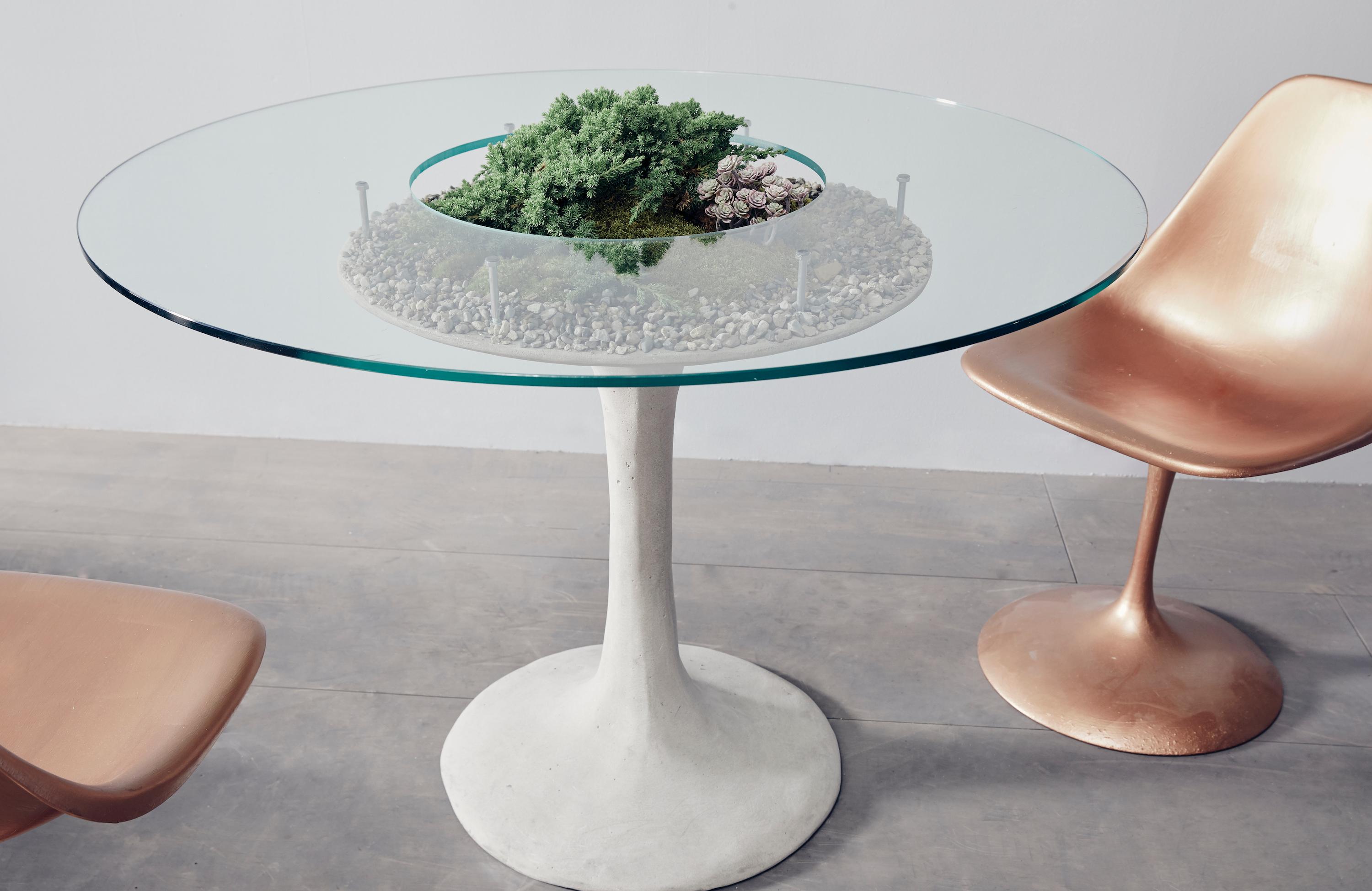 Moderne Table Eero en béton par OPIARY (D44 po., H30 po.)  en vente