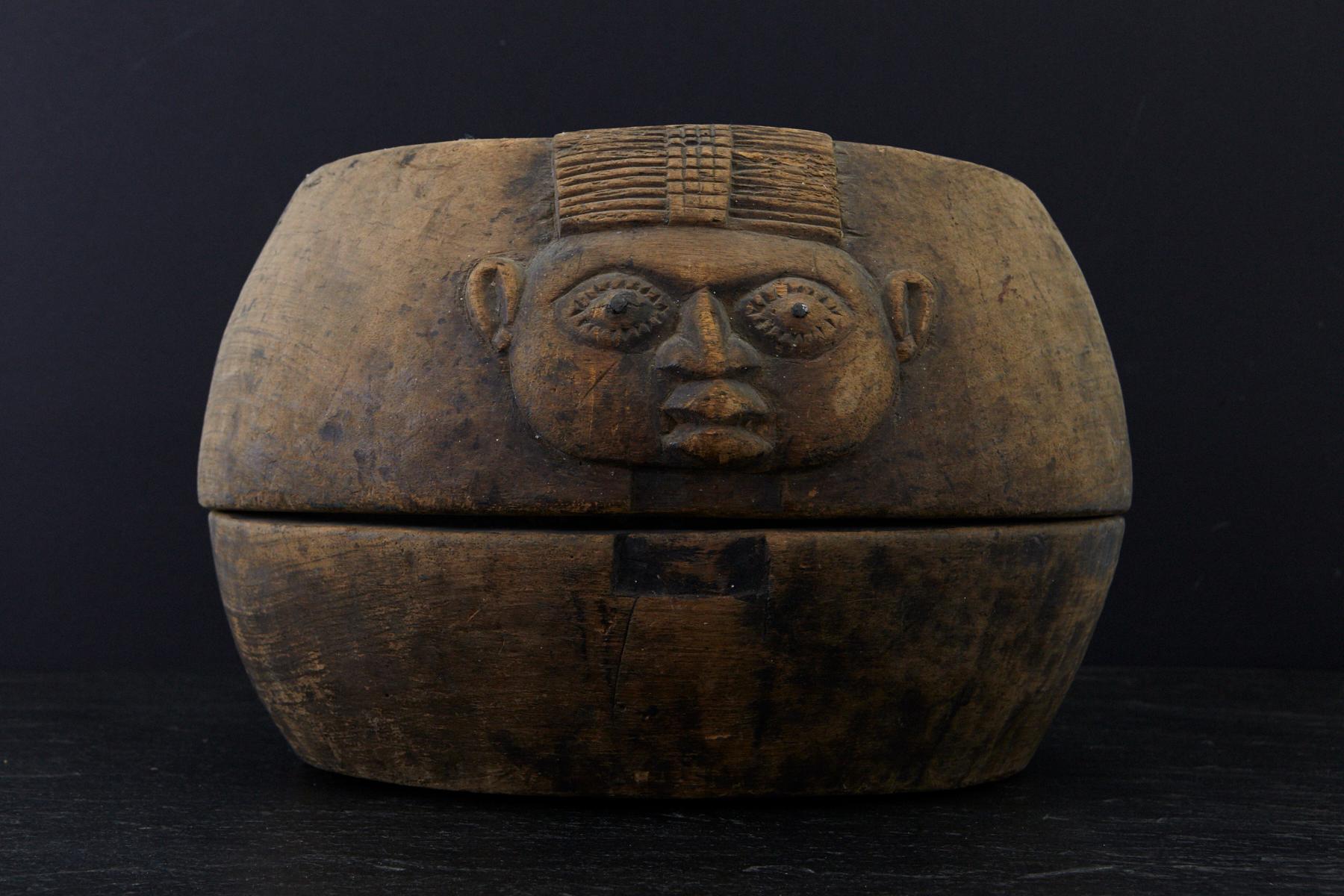 Opon Igede Ifa - Wahrsagerschale, Yoruba People, Nigeria, Anfang 20. (Stammeskunst) im Angebot