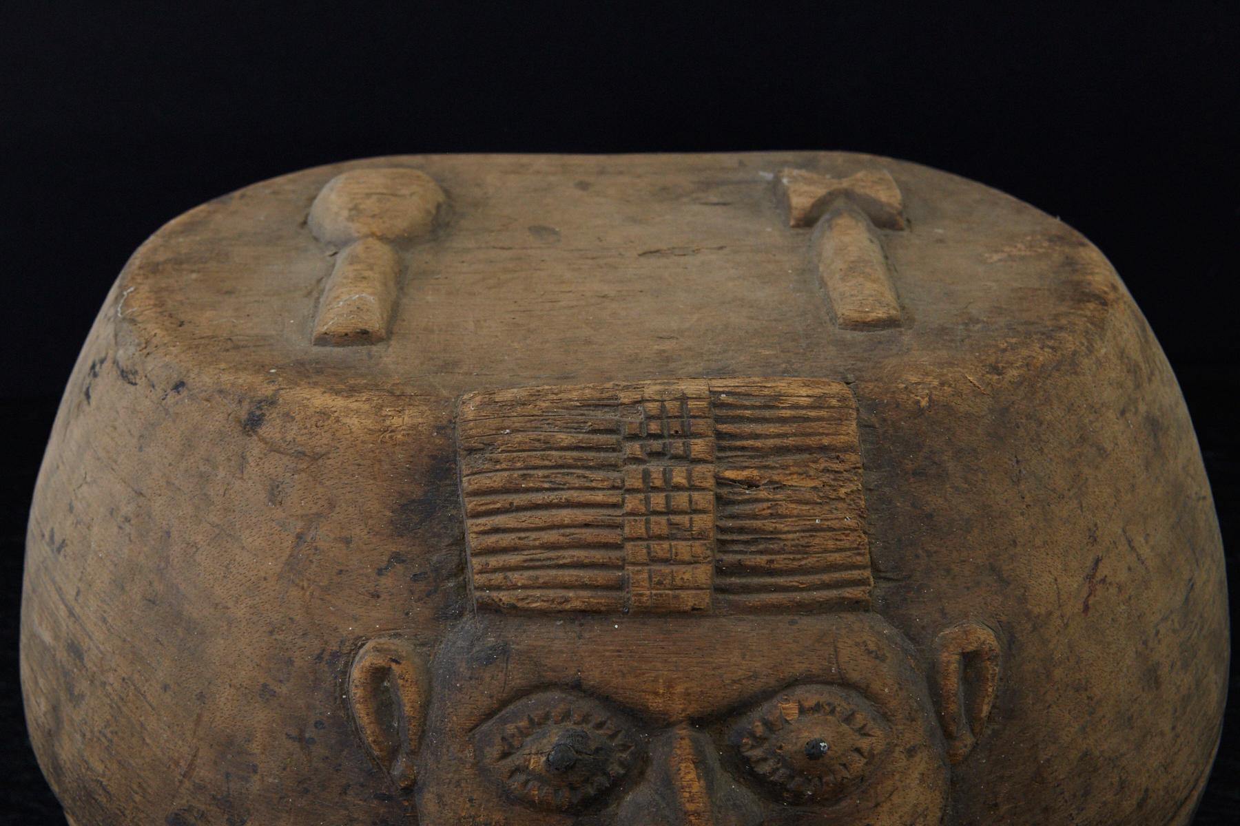 Nigerian Opon Igede Ifa - Divination Bowl, Yoruba People, Nigeria, Early 20th Century For Sale