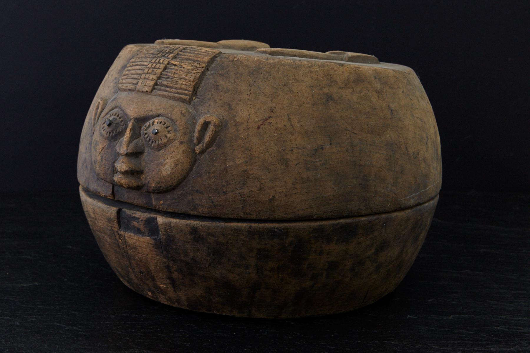 Opon Igede Ifa - Divination Bowl, Yoruba People, Nigeria, Early 20th Century In Good Condition For Sale In Aramits, Nouvelle-Aquitaine