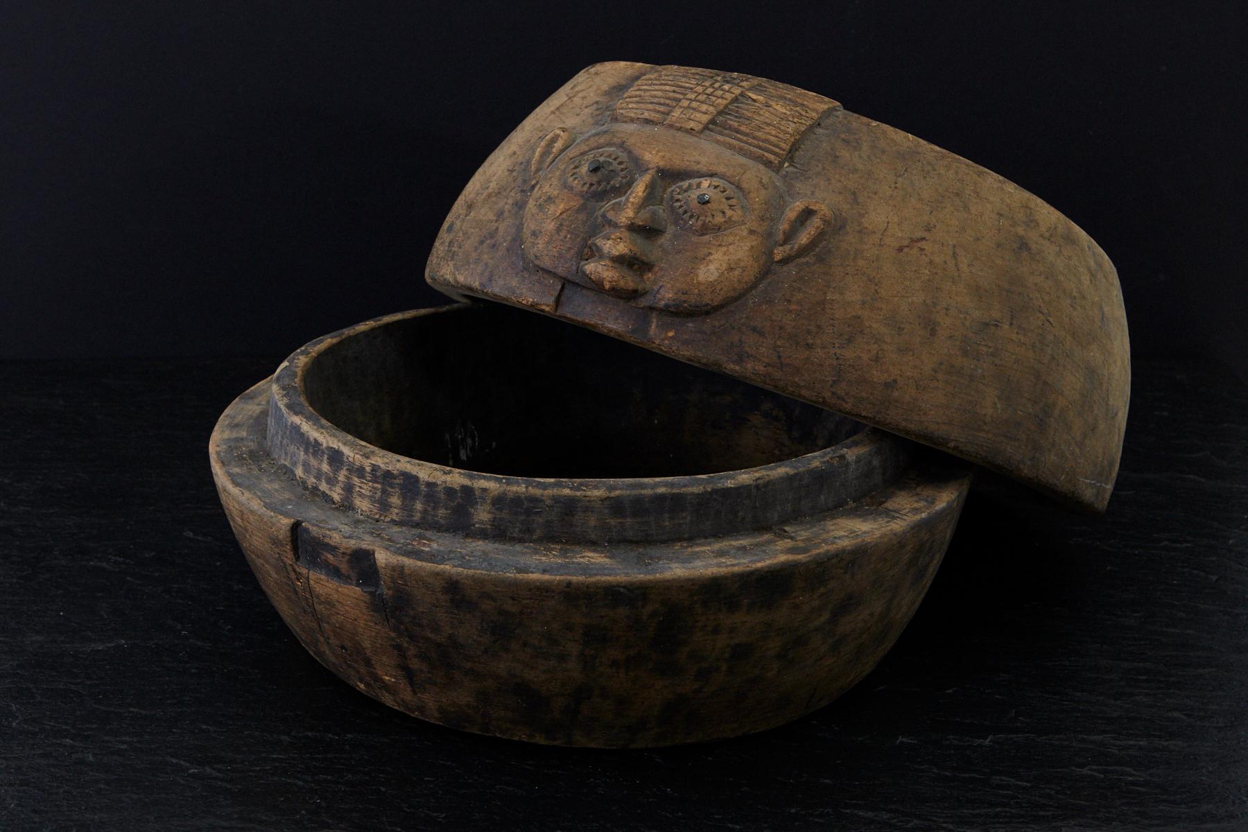 Wood Opon Igede Ifa - Divination Bowl, Yoruba People, Nigeria, Early 20th Century For Sale