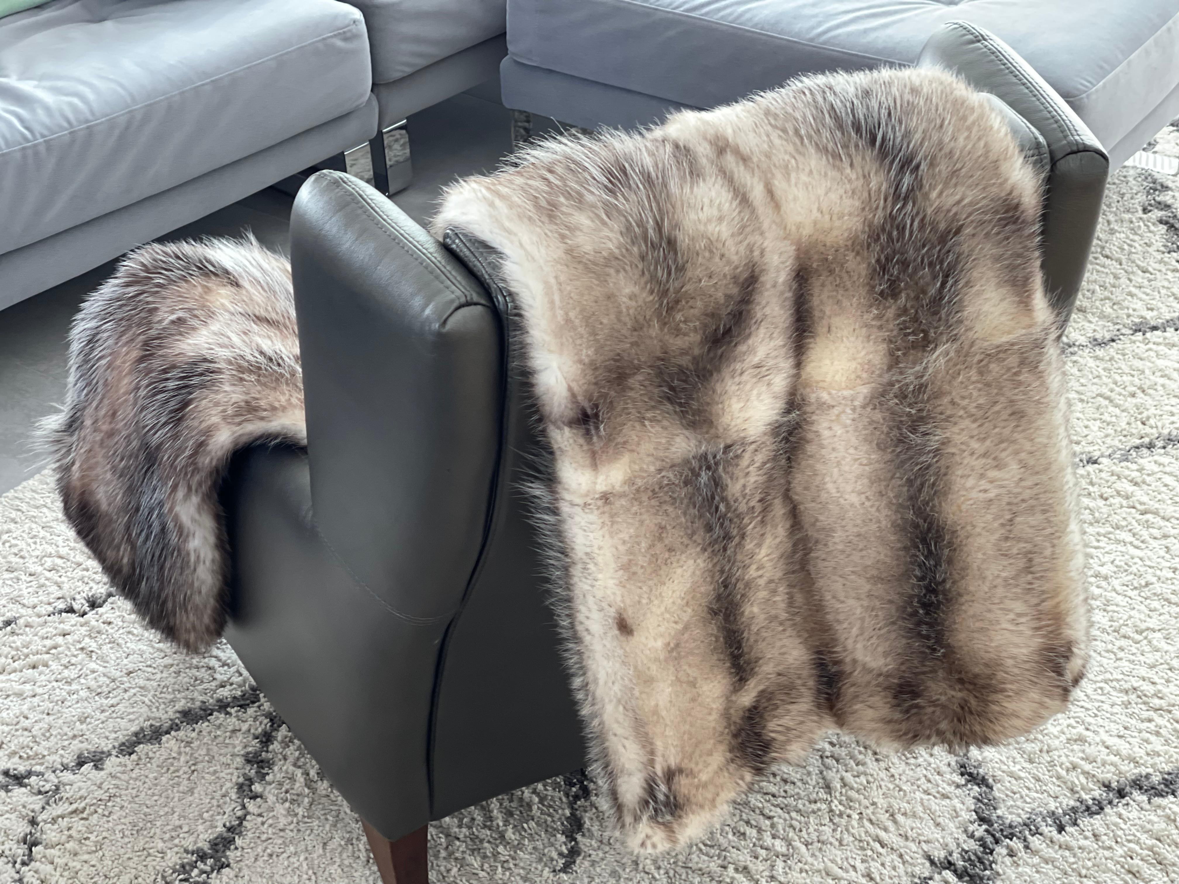 Teppich-/Sofa-Überdeckendecke aus Ossumpelz. Merinowolle Rückseite (21. Jahrhundert und zeitgenössisch) im Angebot
