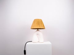 Lampada da tavolo 'Opposée', bianco 'Matte',  Ombra in rafia sabbia