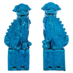 Coppia contrapposta di cani da caccia in ceramica turchese vintage da diciotto pollici