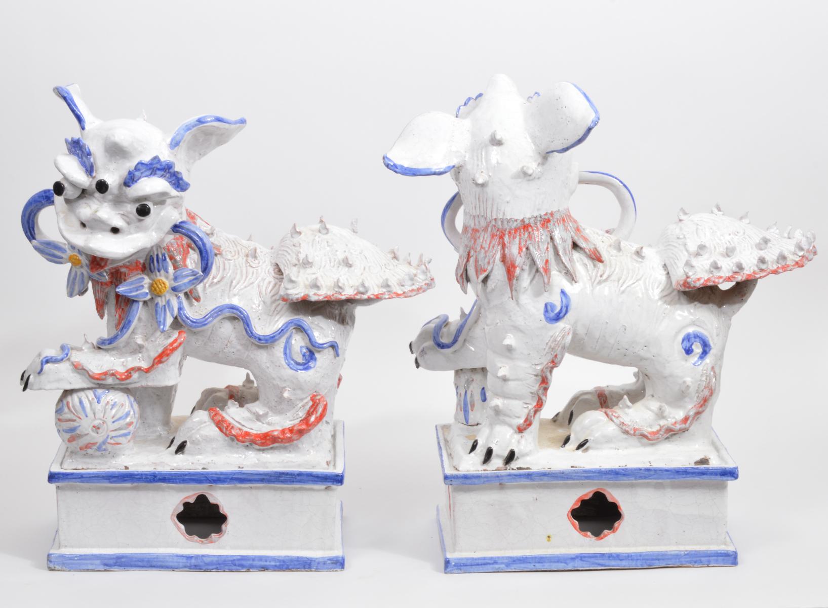 Opposing Pair of Italian Ceramic Glazed Foo Dogs on Bases Manner Ugo Zaccagnini In Good Condition In Ft. Lauderdale, FL