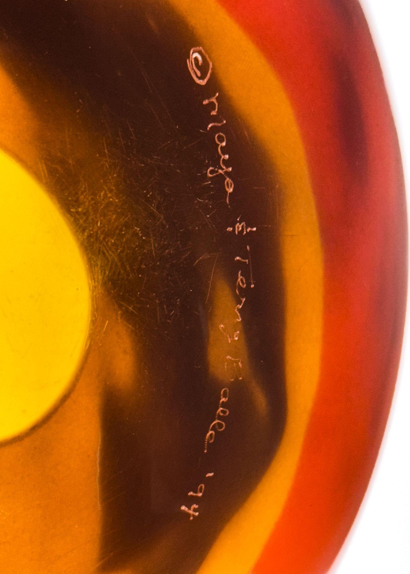 Optische rote Schale aus Acryl von Maya & Terry Balle, signiert, datiert, 1994 (Ende des 20. Jahrhunderts) im Angebot