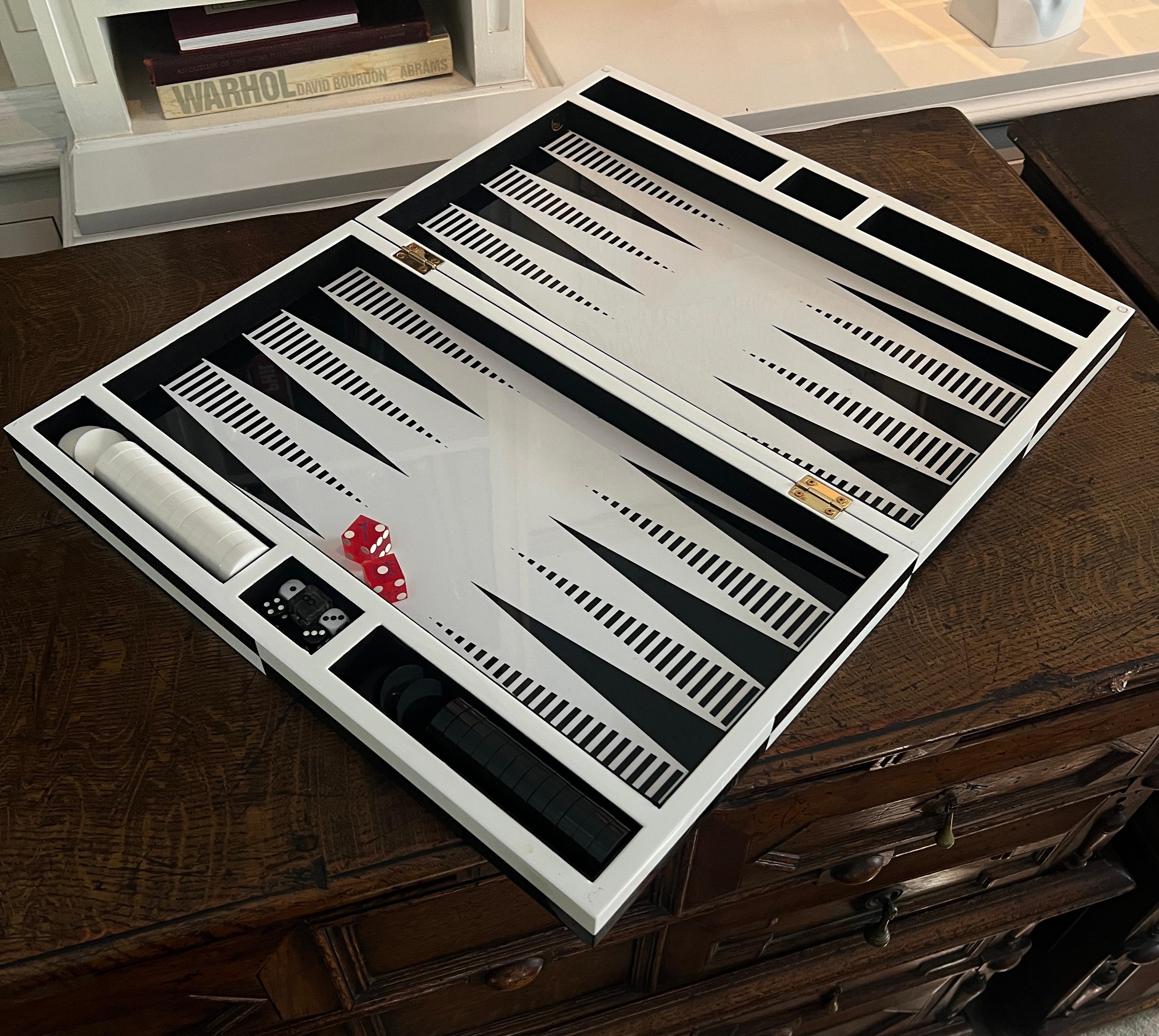 Optical Black and White Lacquer Hinged Backgammon Game For Sale 5
