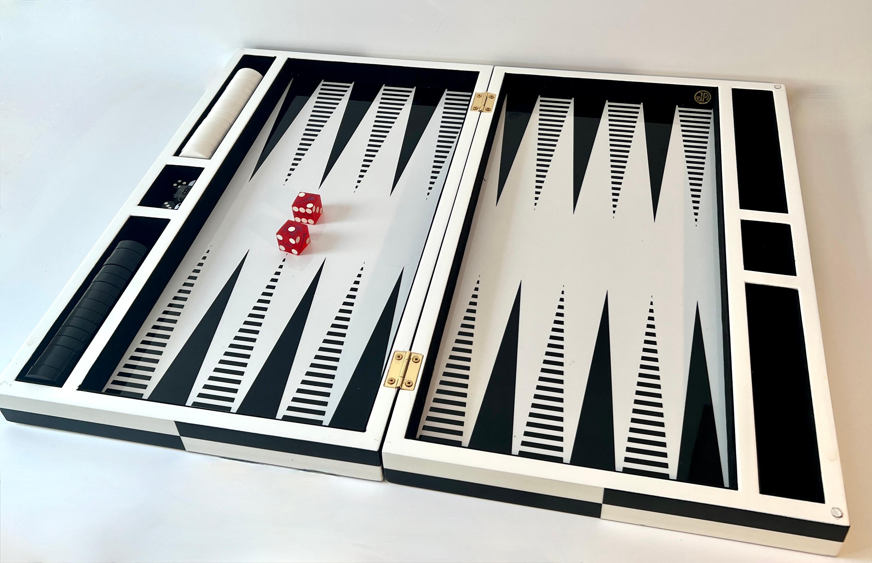 Optical Black and White Lacquer Hinged Backgammon Game For Sale 1