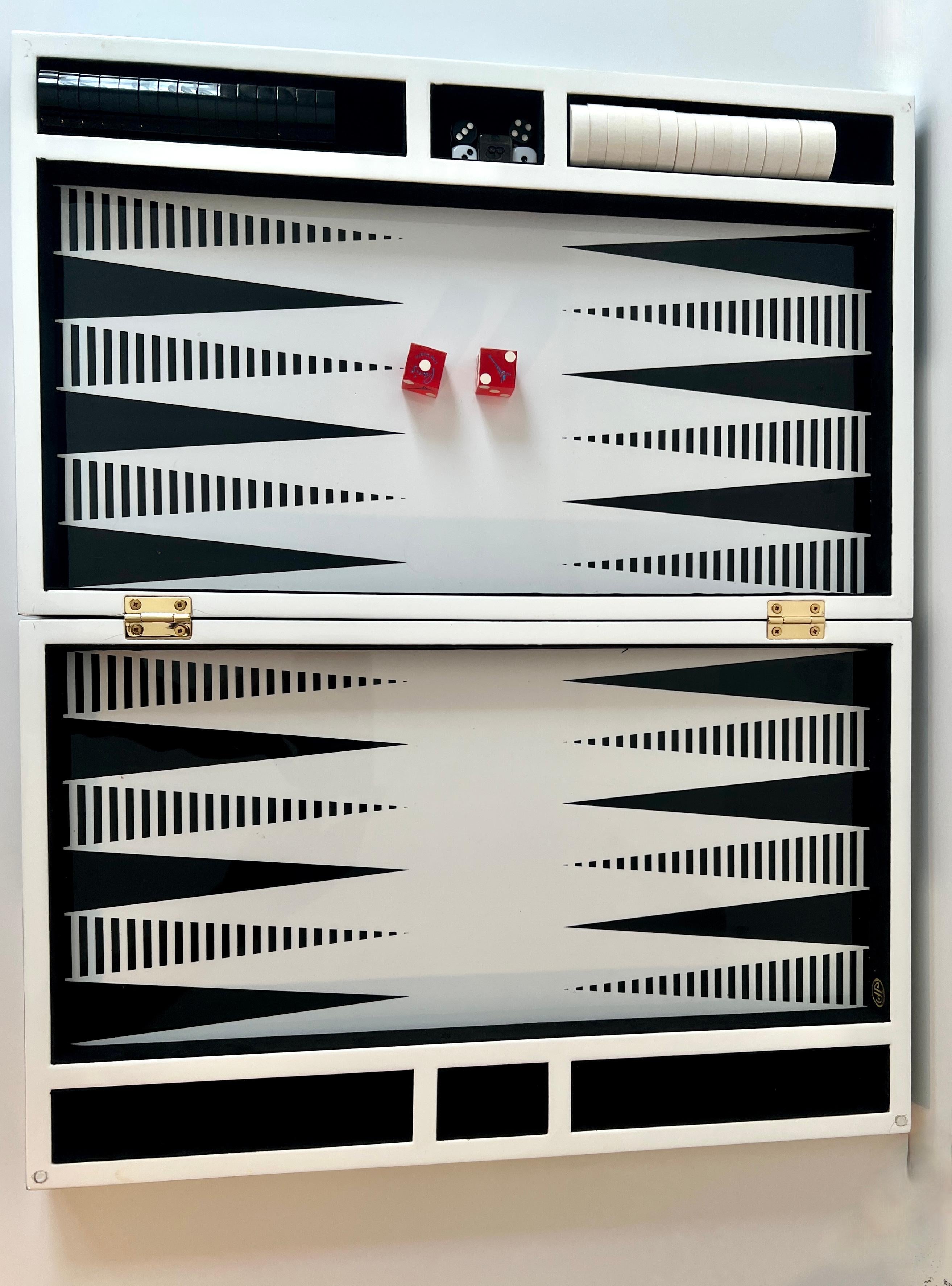 Optical Black and White Lacquer Hinged Backgammon Game For Sale 2