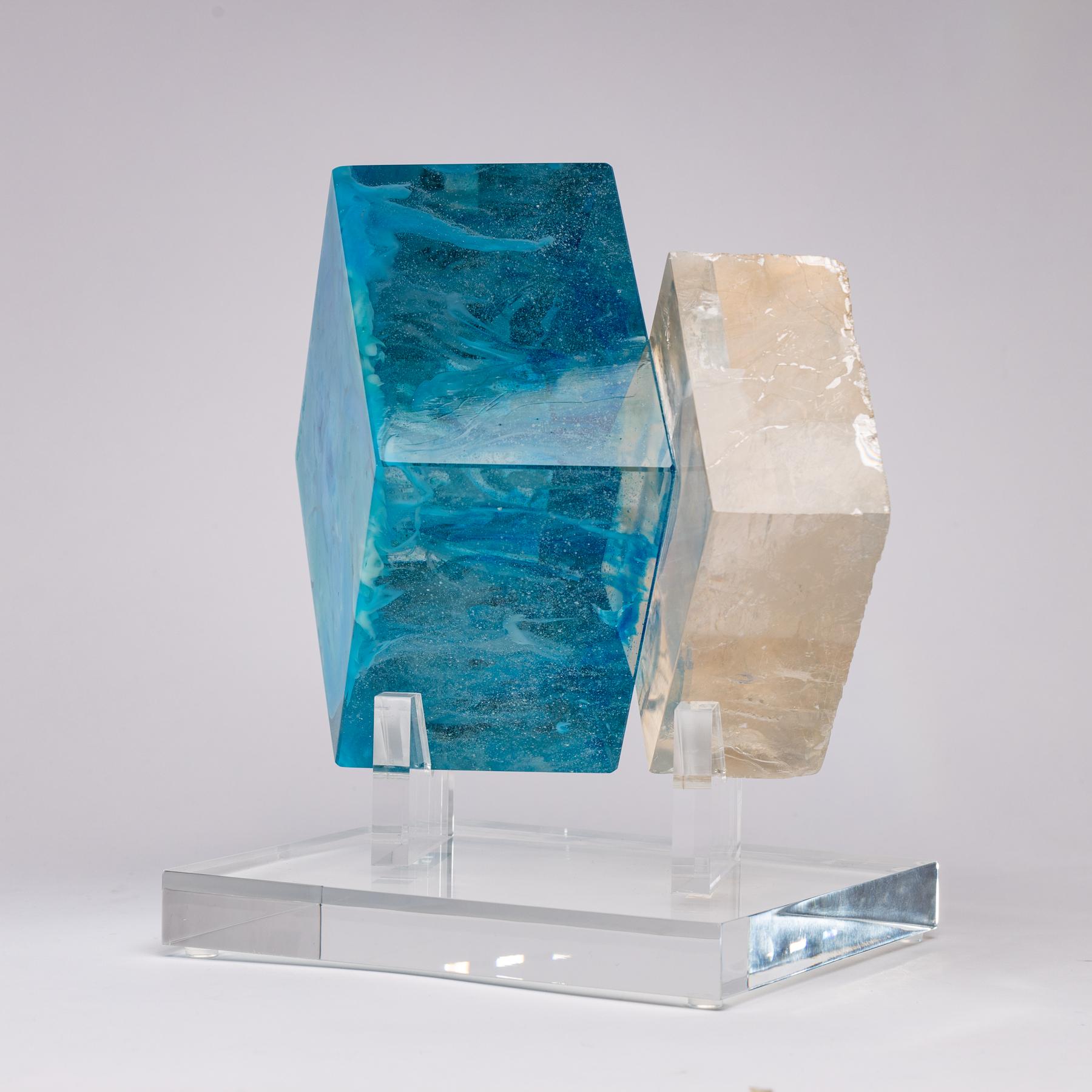 Optische Fusion-Skulptur aus Calcite und geriffeltem Glas auf Acrylsockel im Zustand „Neu“ im Angebot in Polanco, CDMX