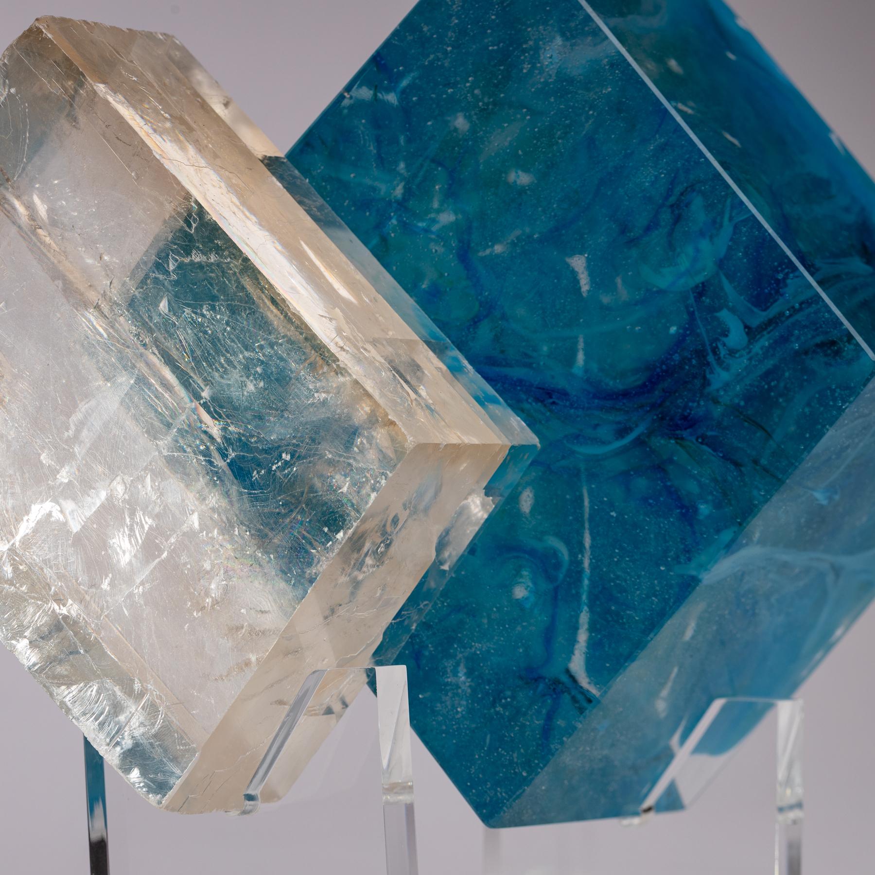 Optische Fusion-Skulptur aus Calcite und geriffeltem Glas auf Acrylsockel im Angebot 3