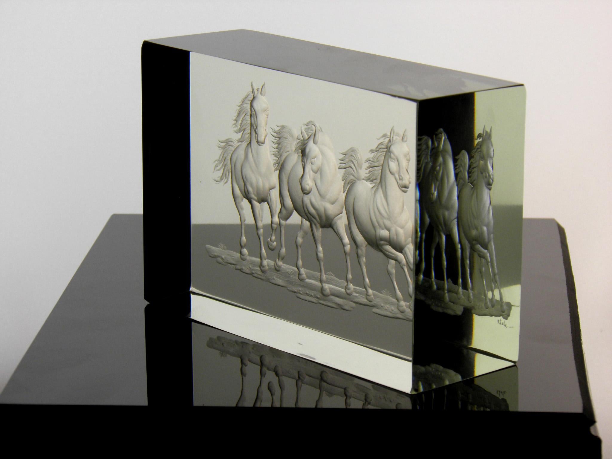 Optical glass block horse motive handcut Bohemian European
Optical glass block characterized by absolute purity, handcut and polished. Engraving made by the old technique of copper engraving, Horses on the run, Custom production. Gift for lovers or