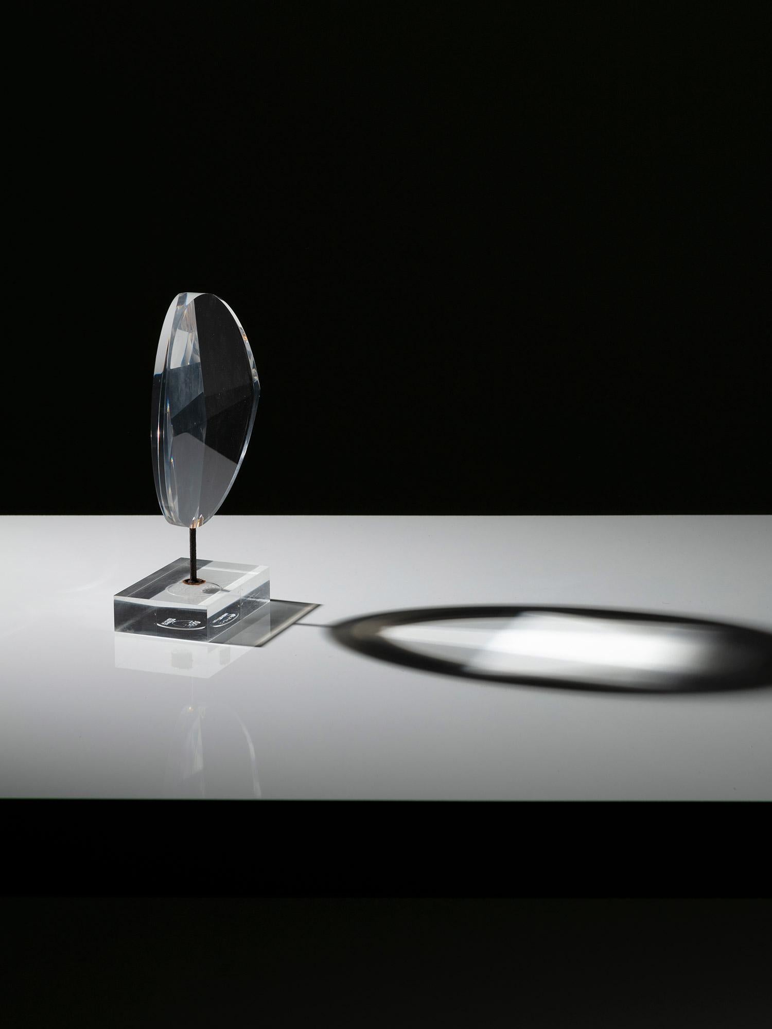 Fin du 20e siècle Sculpture de table ronde optique par Alessio Tasca pour Fusina. >Italie, 1970 en vente