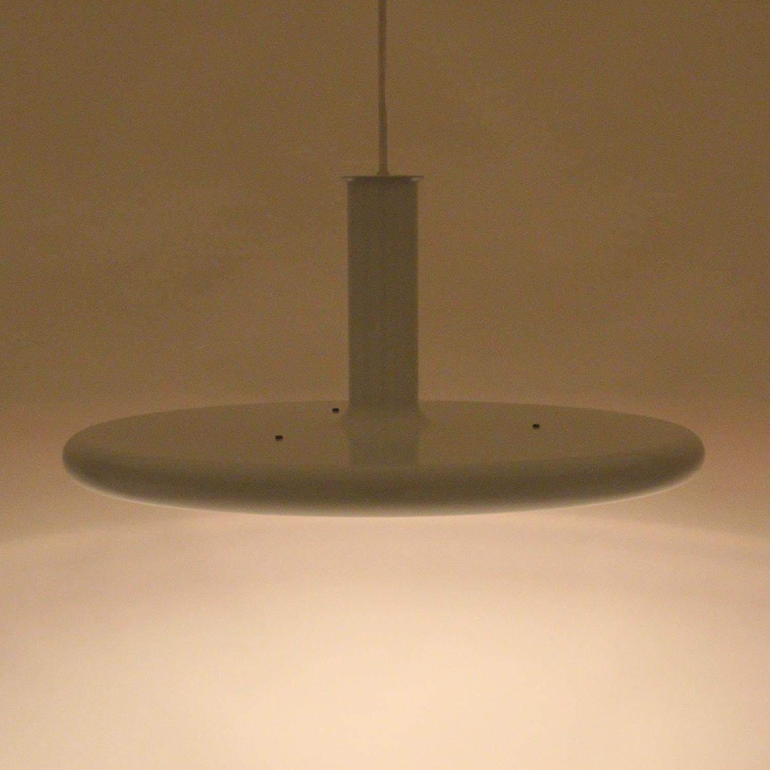 OPTIMA 6 White Pendant Light by Hans Due for Fog & Mørup in 1972 In Good Condition In Brondby, Copenhagen