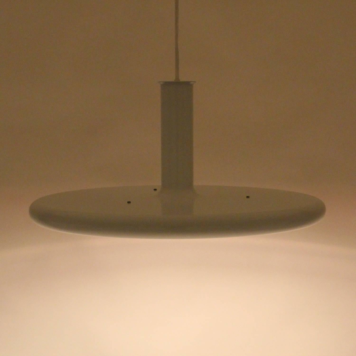 Optima 6, White Minimalist Ceiling Lighting by Hans Due in 1972 for Fog & Mørup In Excellent Condition For Sale In Frederiksberg, DK