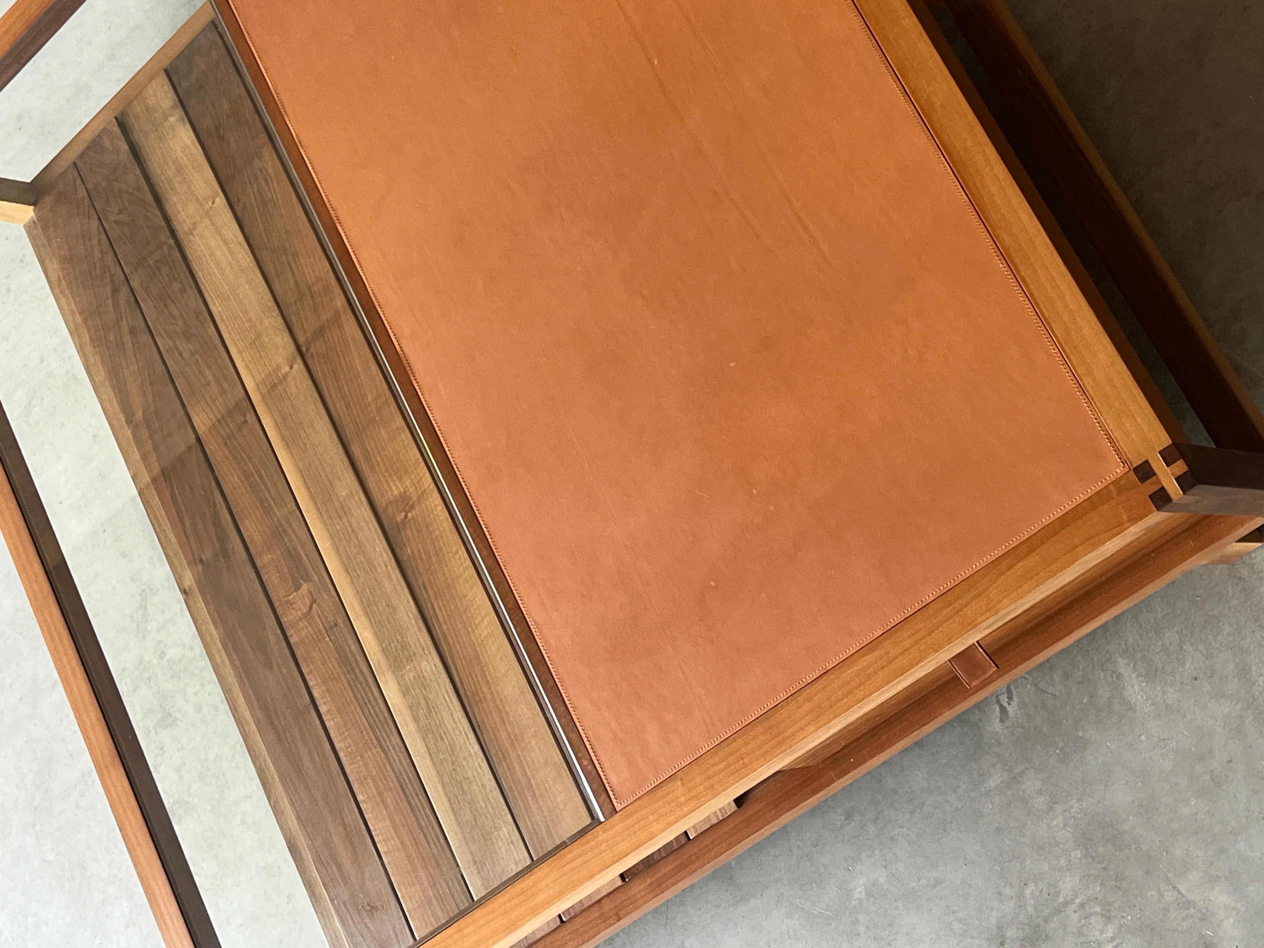 Cuir Table basse Optimum conçue par Stephane Lebrun pour Dessie en vente