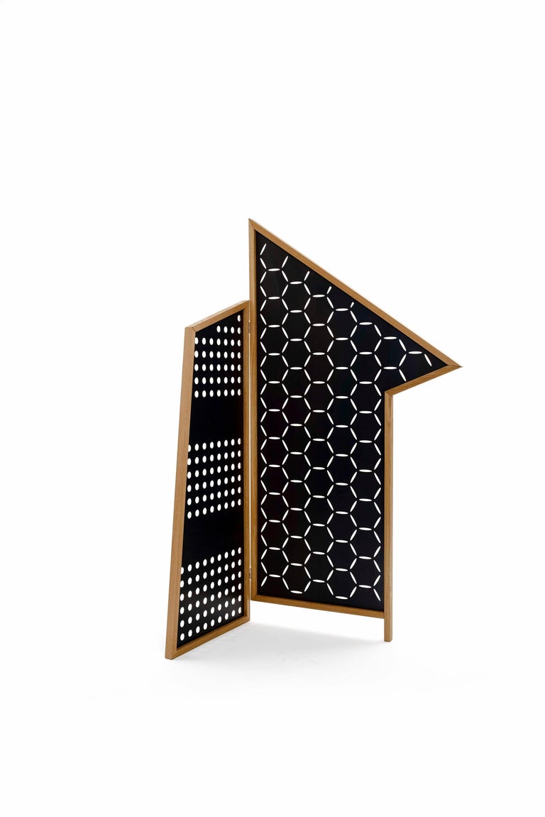 Opto 1/2 folding screen black lacquered by Colé Italia with Lorenz + Kaz
Dimensions: H 200, W 150, D 4 cm
Materials: Laser-cut metal panels inside the frame, black anthracite or lacquered in four bright colors orange, green, rose, pale
