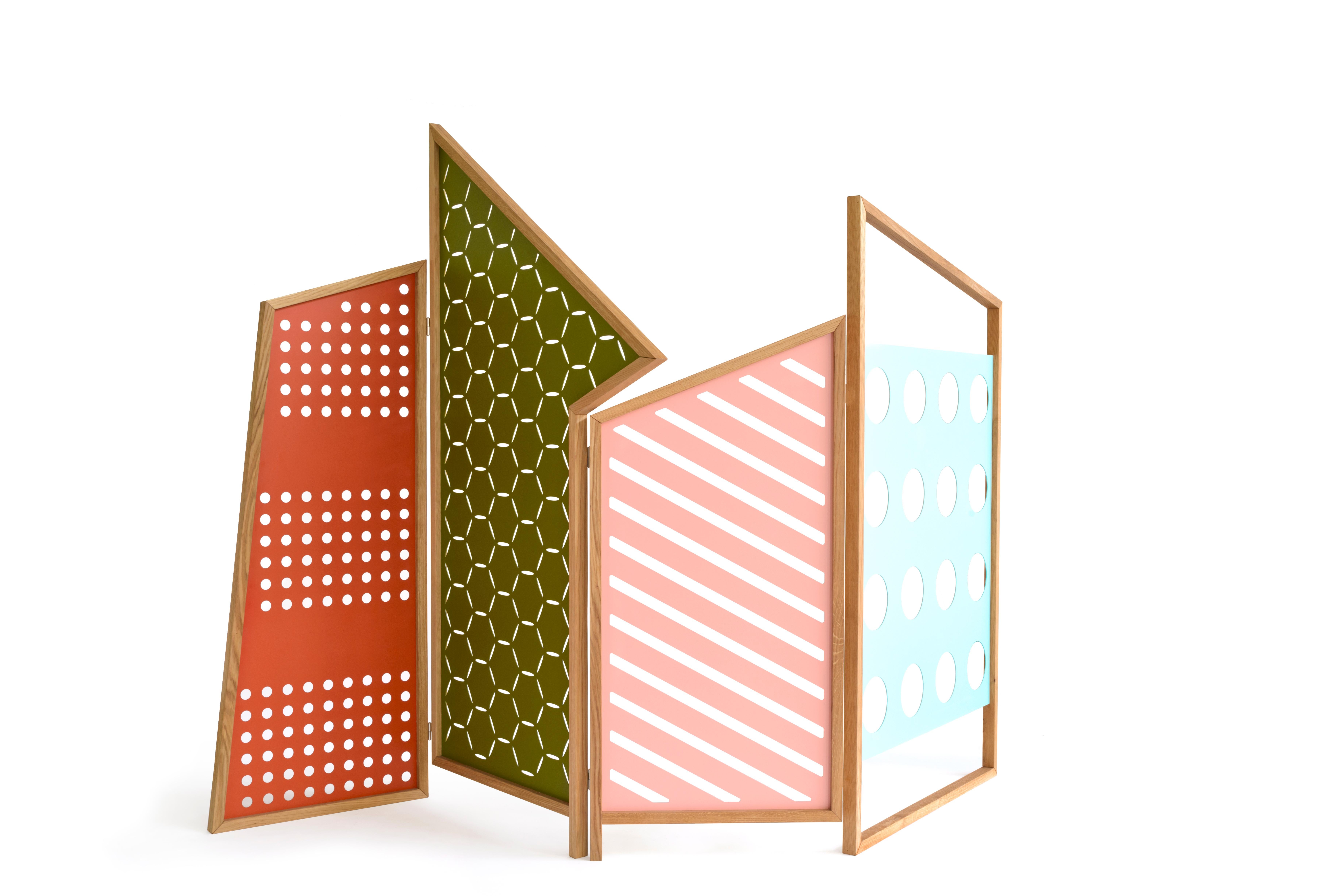 Opto Folding Screen Bauhaus Optical Mood:: Rahmen aus Eiche und schwarze Metallpaneele im Angebot 1