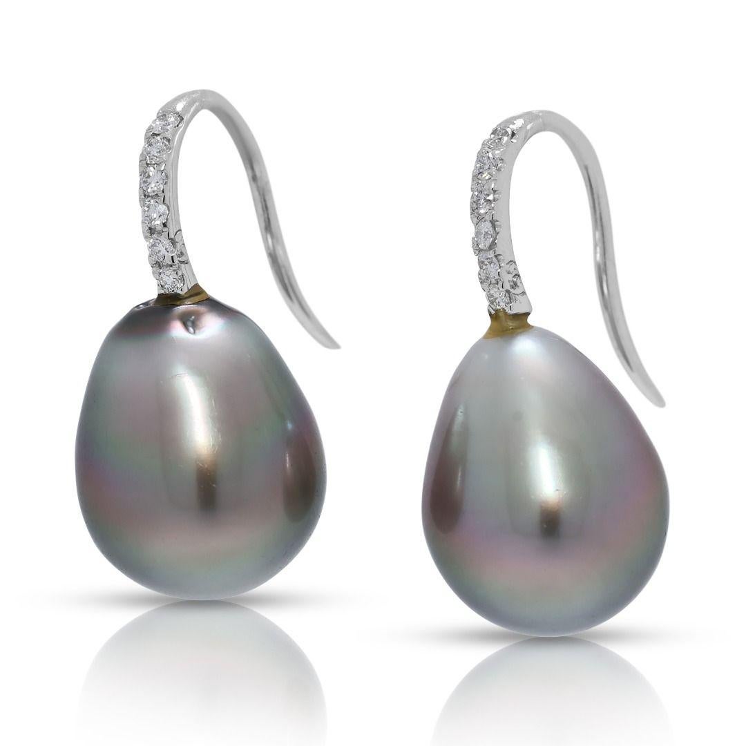 Opulent 0.06ct Natural Diamond & South Sea Pearl 18K White Gold Hook Earrings In condizioni ottime in vendita a רמת גן, IL