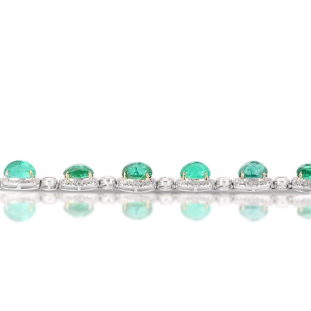 Opulent 14K White Gold Emerald and Diamond Cabochon Bracelet In New Condition In רמת גן, IL