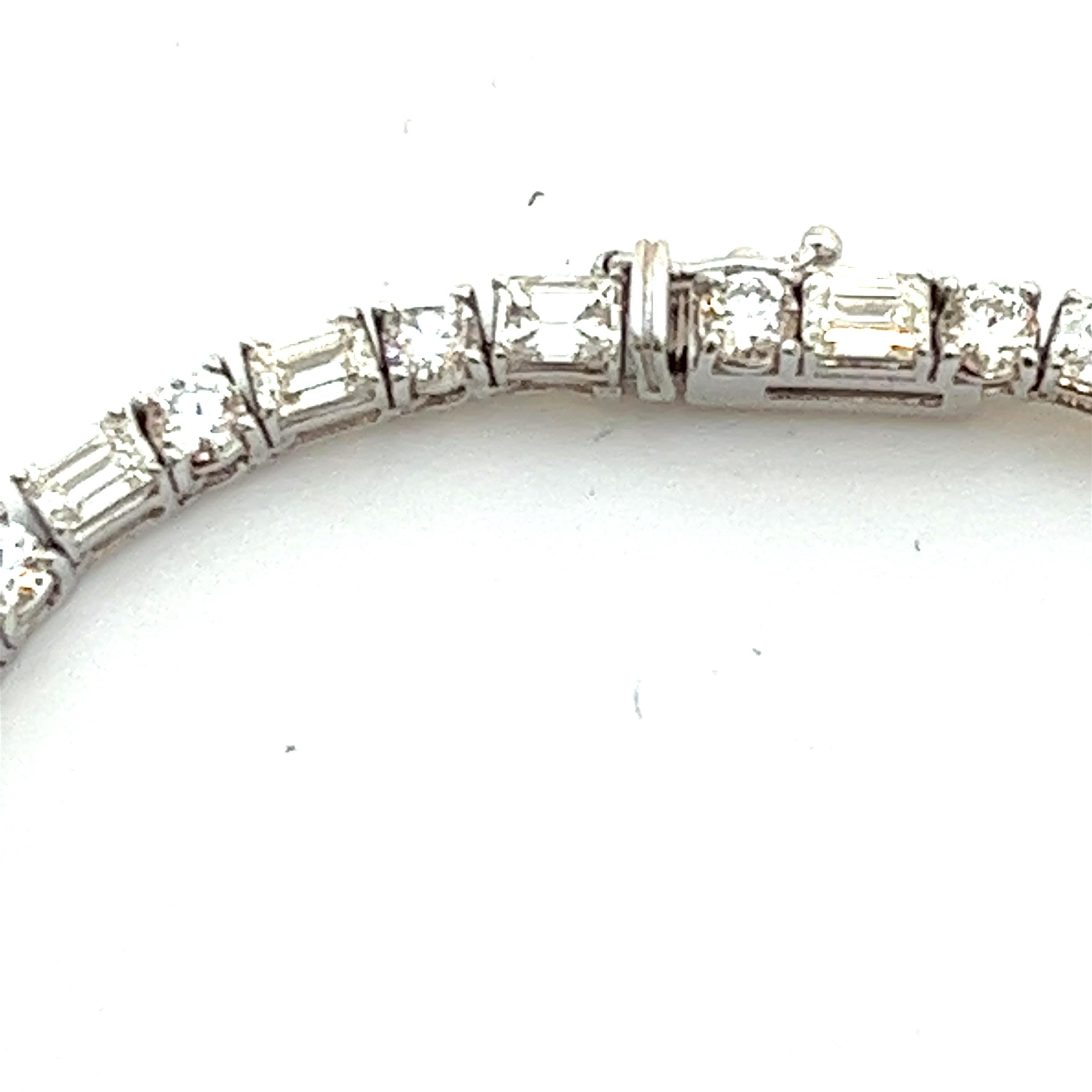 Opulent 17 carats Natural Round and Emerald -Cut Diamonds Riviera Necklace, 18K  5
