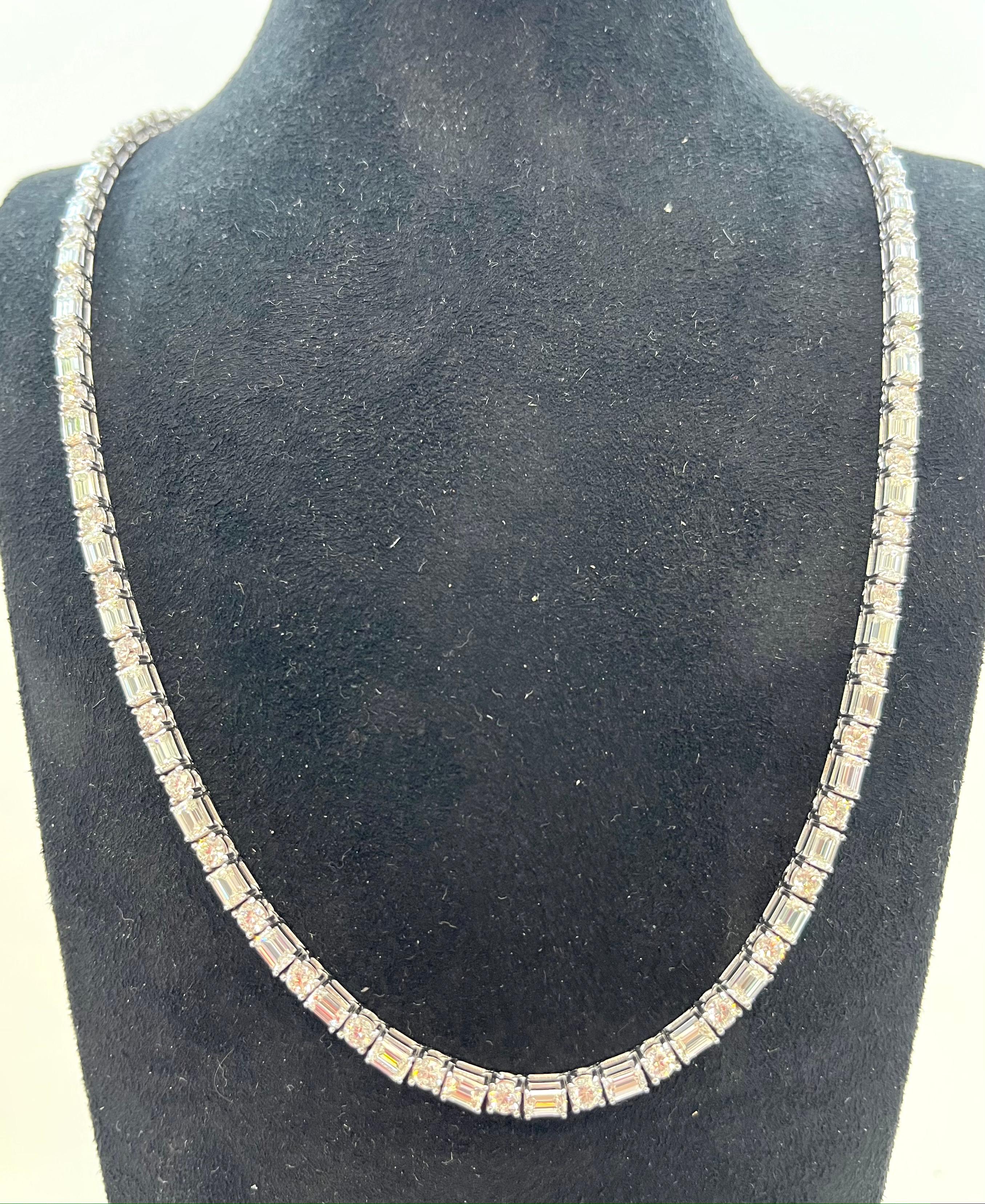  Luxurious 17 Carat Natural Round Diamond and Emerald-Cut Diamond Riviera Necklace in 18K White Gold - Exquisite Elegance!

Description:
Indulge in opulent sophistication with this breathtaking Riviera necklace, meticulously crafted in solid 18