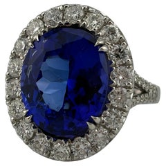 Opulento anello da cocktail con tanzanite e diamanti in oro bianco 18 carati