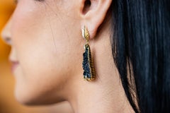 Opulente Ohrringe aus 18 Karat Gelbgold mit Hämatit und Diamanten von Victor Velyan