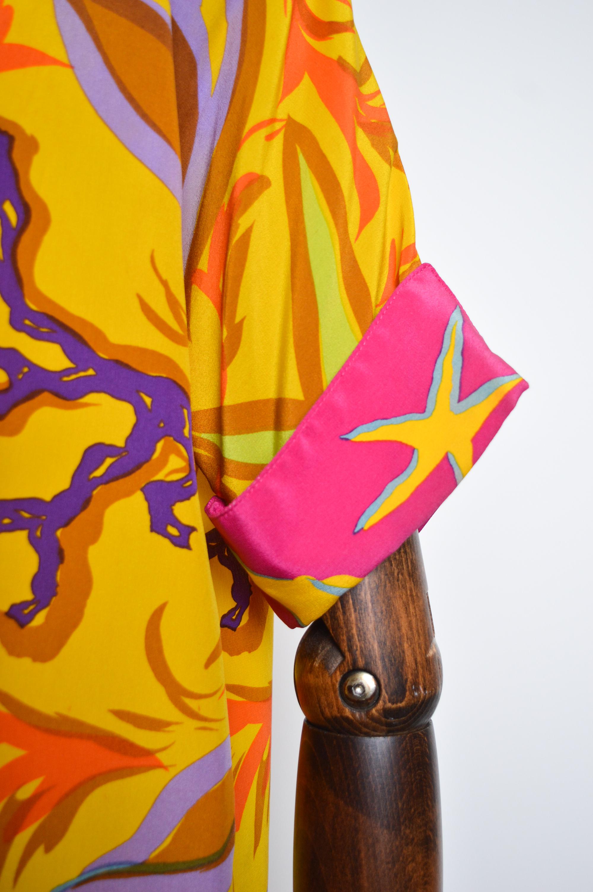 Opulenta camicetta aperta in pura seta degli anni '90 di Christian Lacroix, dai colori forti in vendita 1