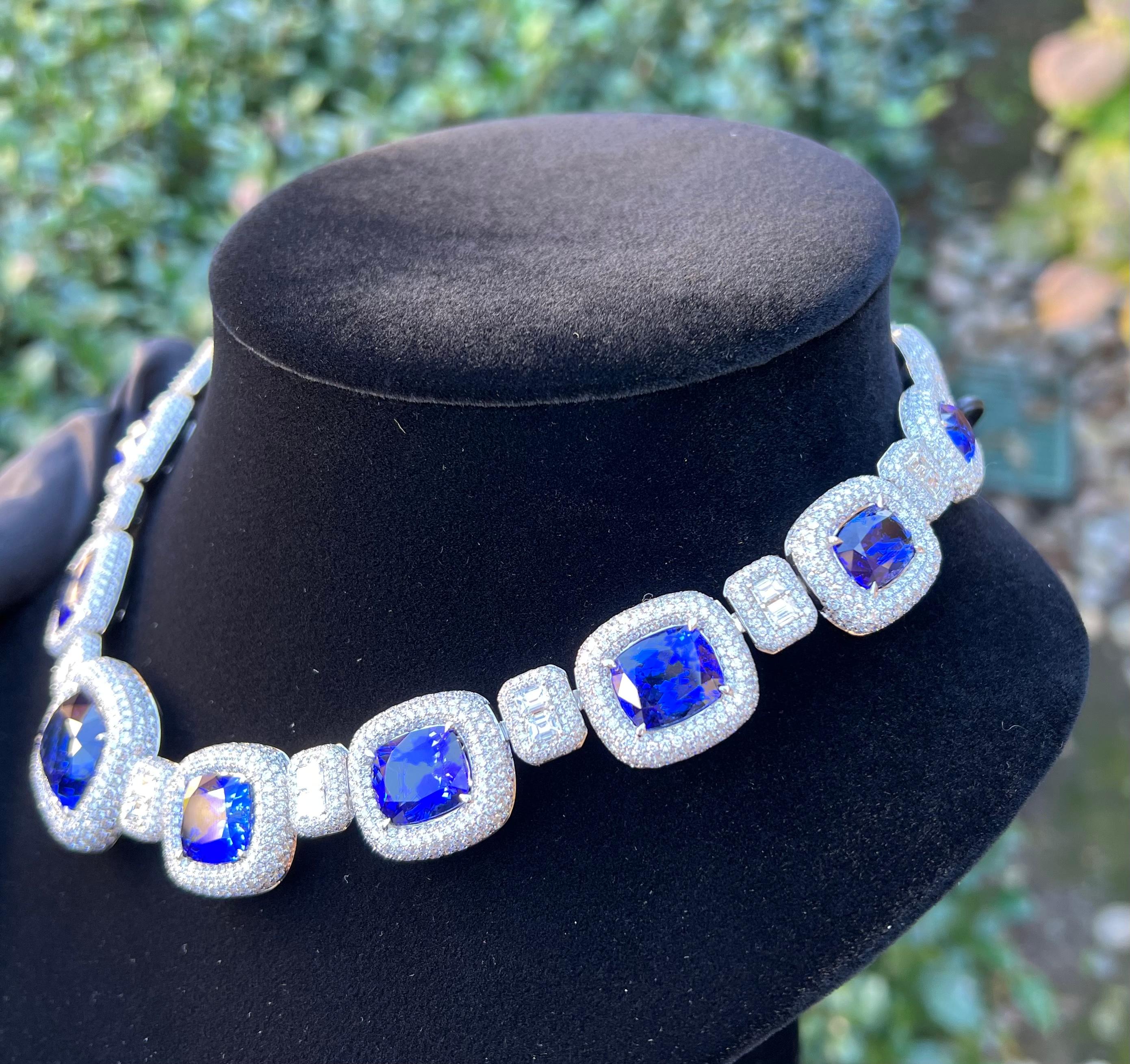 Opulent 211 Carat AAAA Intense Blue Tanzanite and Diamond 18 Karat Gold Necklace In Excellent Condition In Tustin, CA