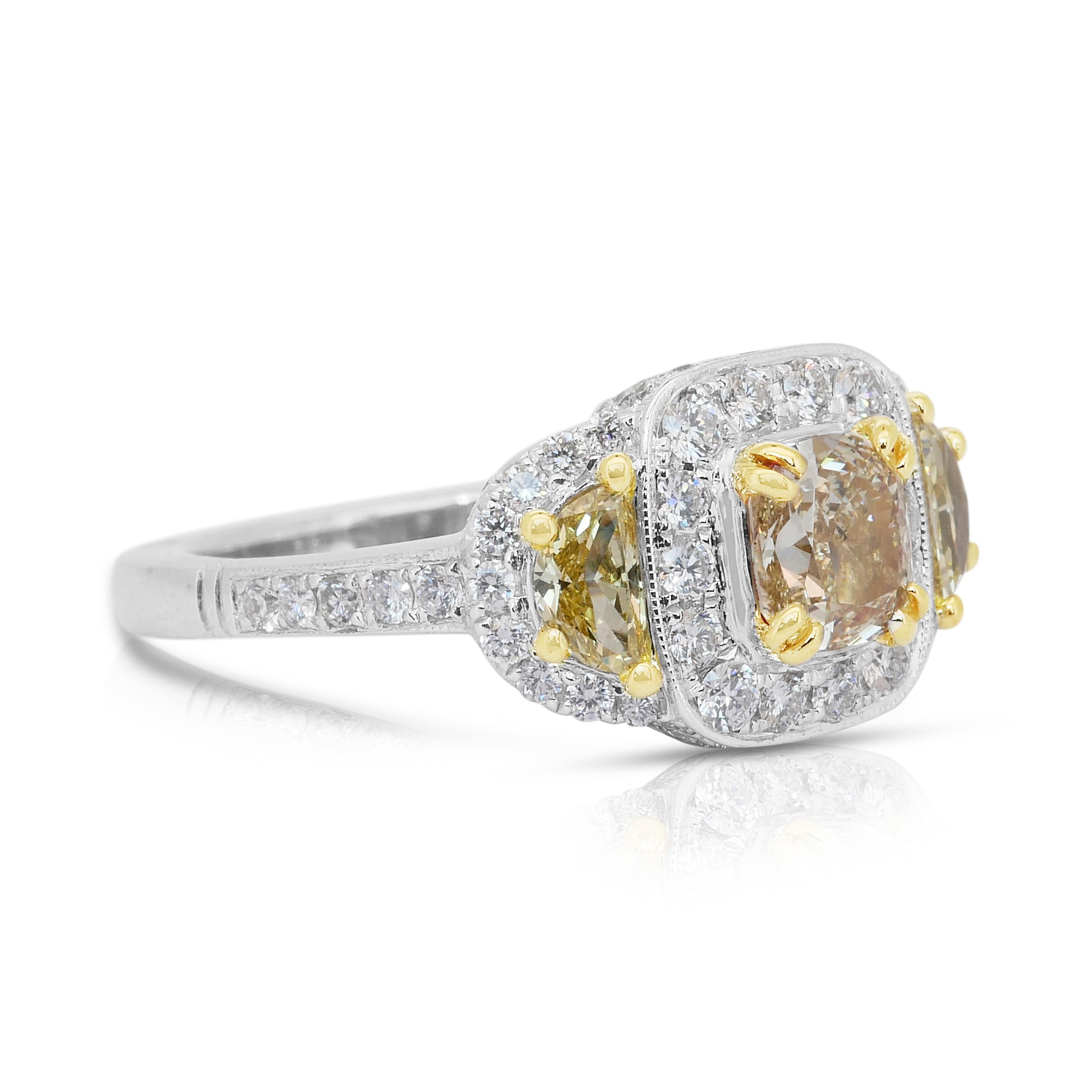 Taille coussin Opulente bague halo de 3,58ct diamants en or jaune et blanc 18k - Certifiée IGI en vente